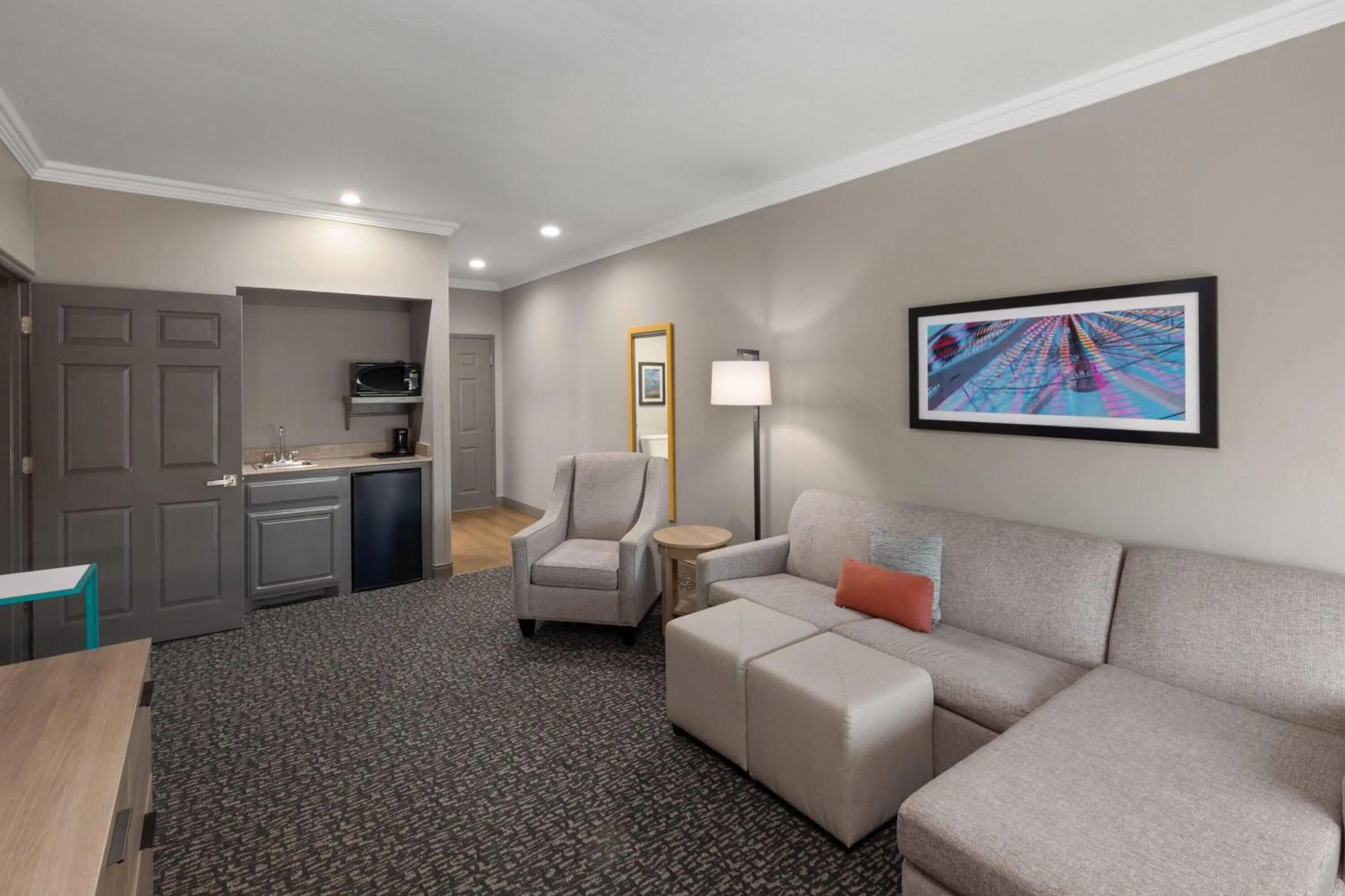 Photo of the whole room in La Quinta by Wyndham Oklahoma City - Moore