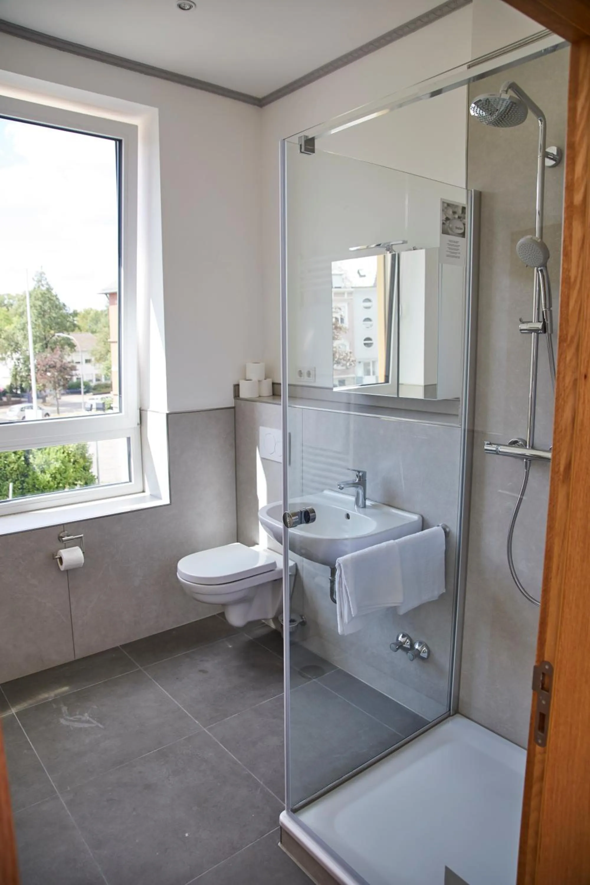 Shower in Lothringer Hof