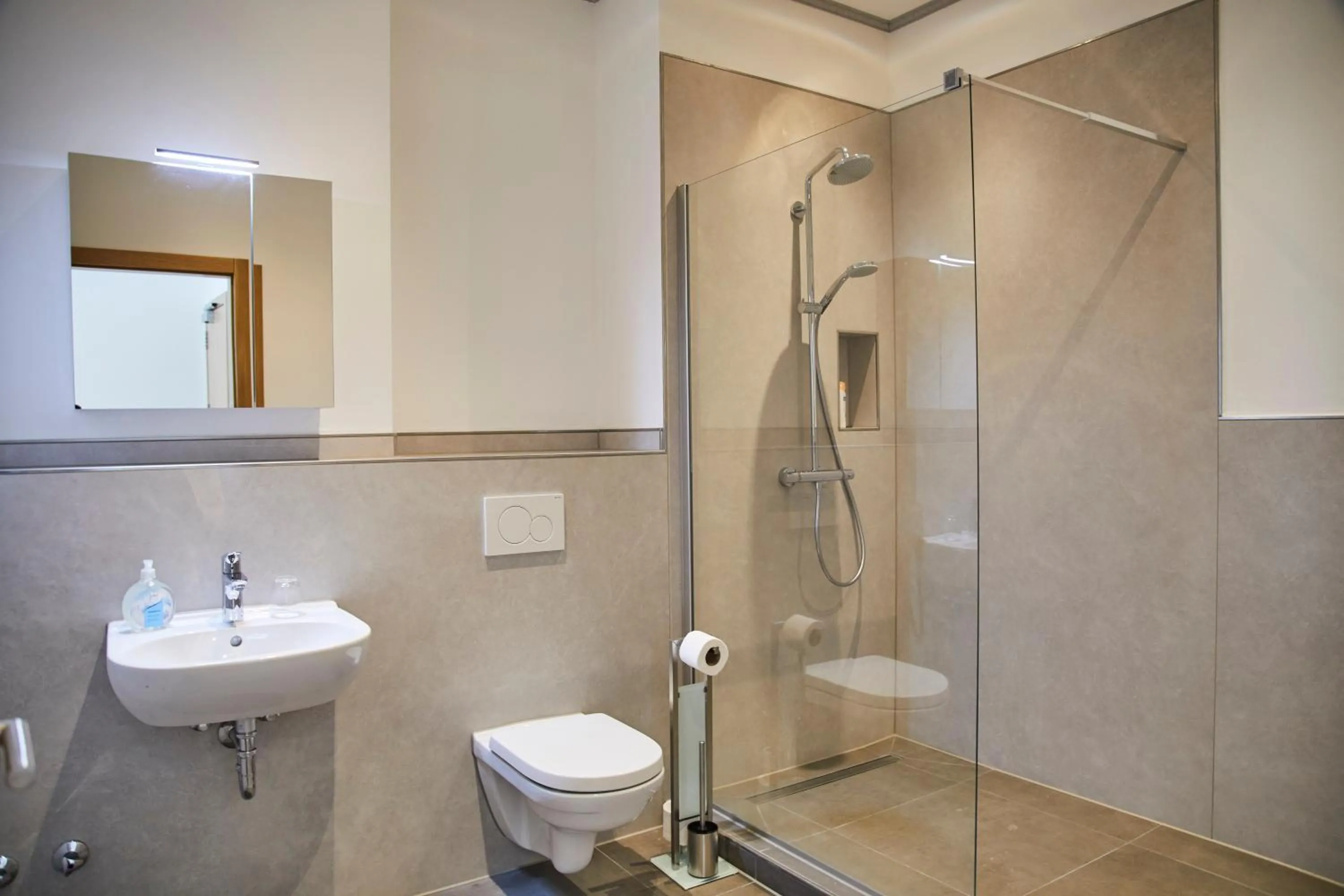 Shower in Lothringer Hof