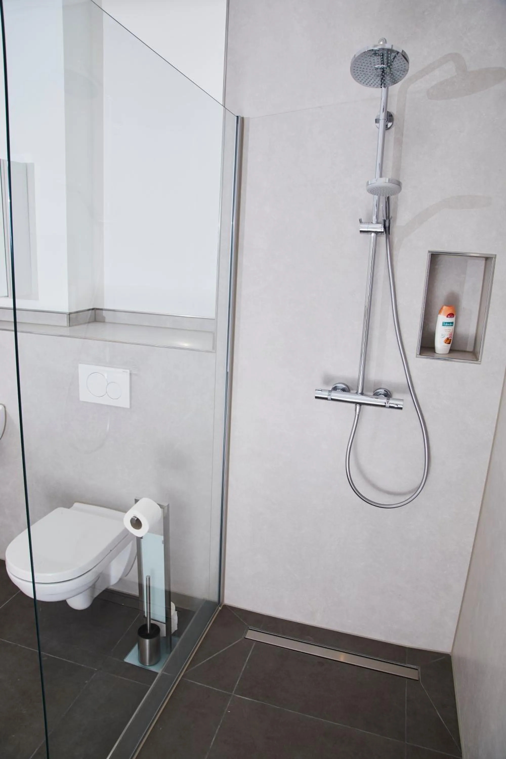 Shower in Lothringer Hof