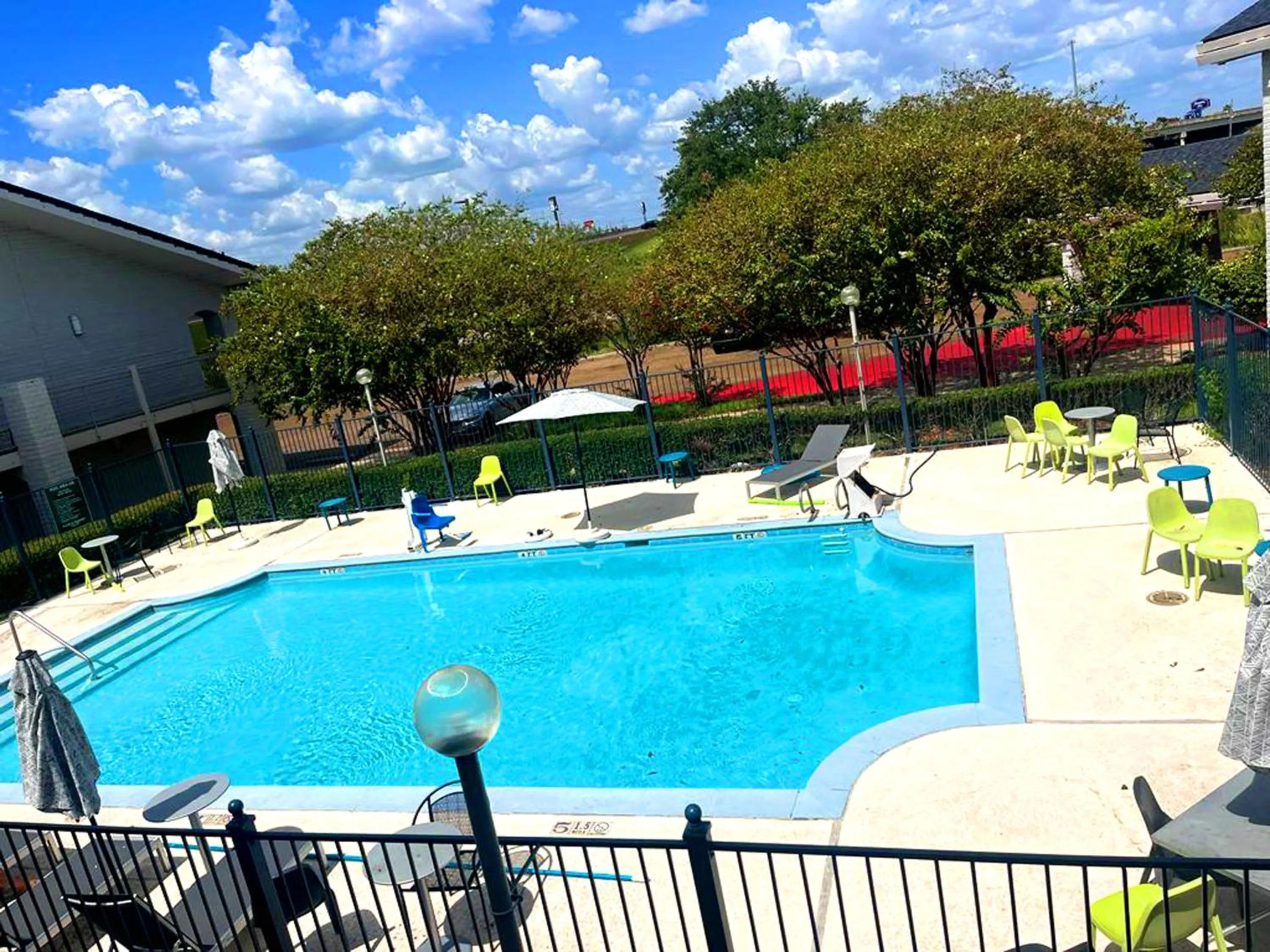 Property building in Days Inn by Wyndham Sulphur West