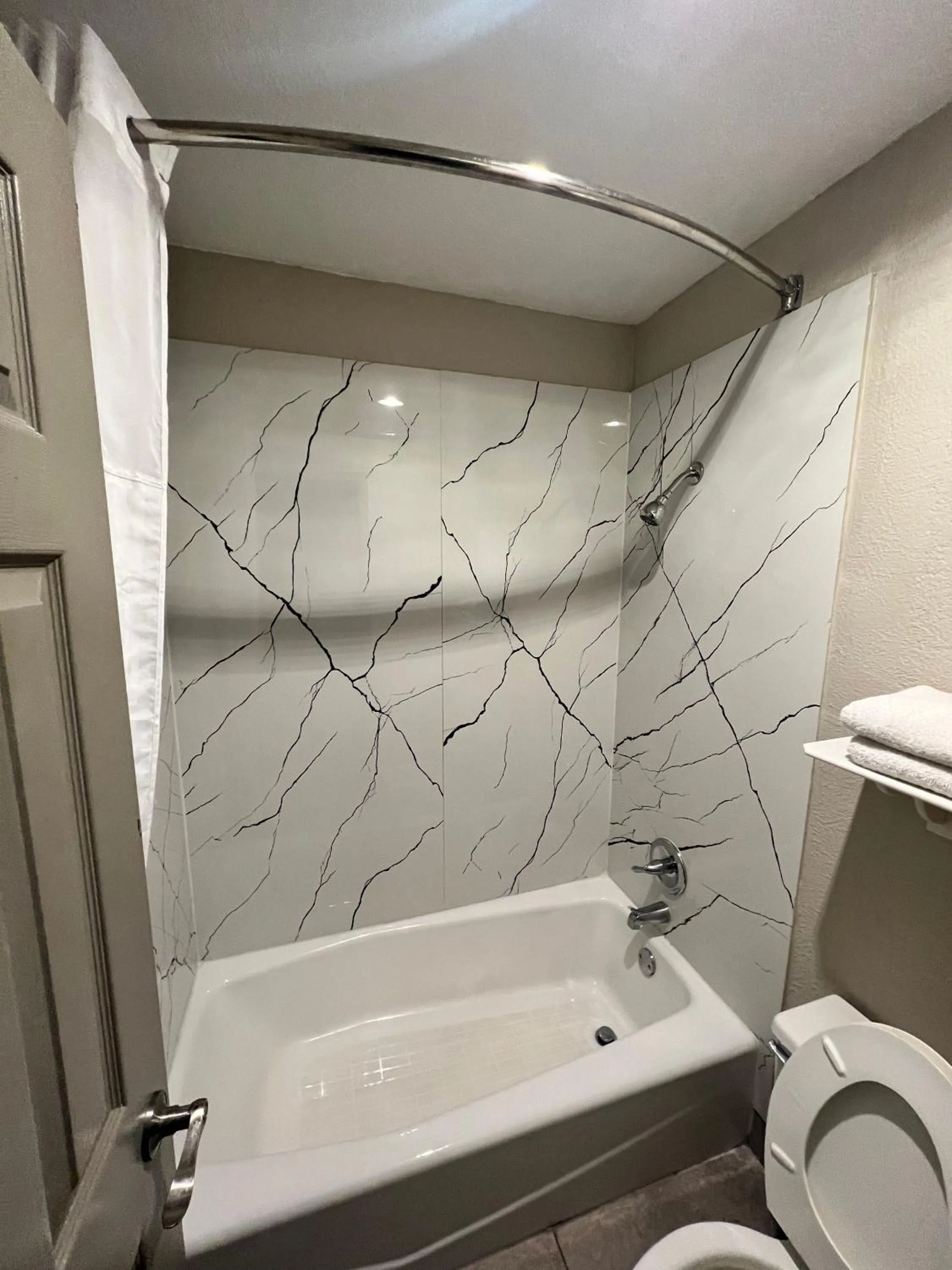 Bath in Days Inn by Wyndham Sulphur West