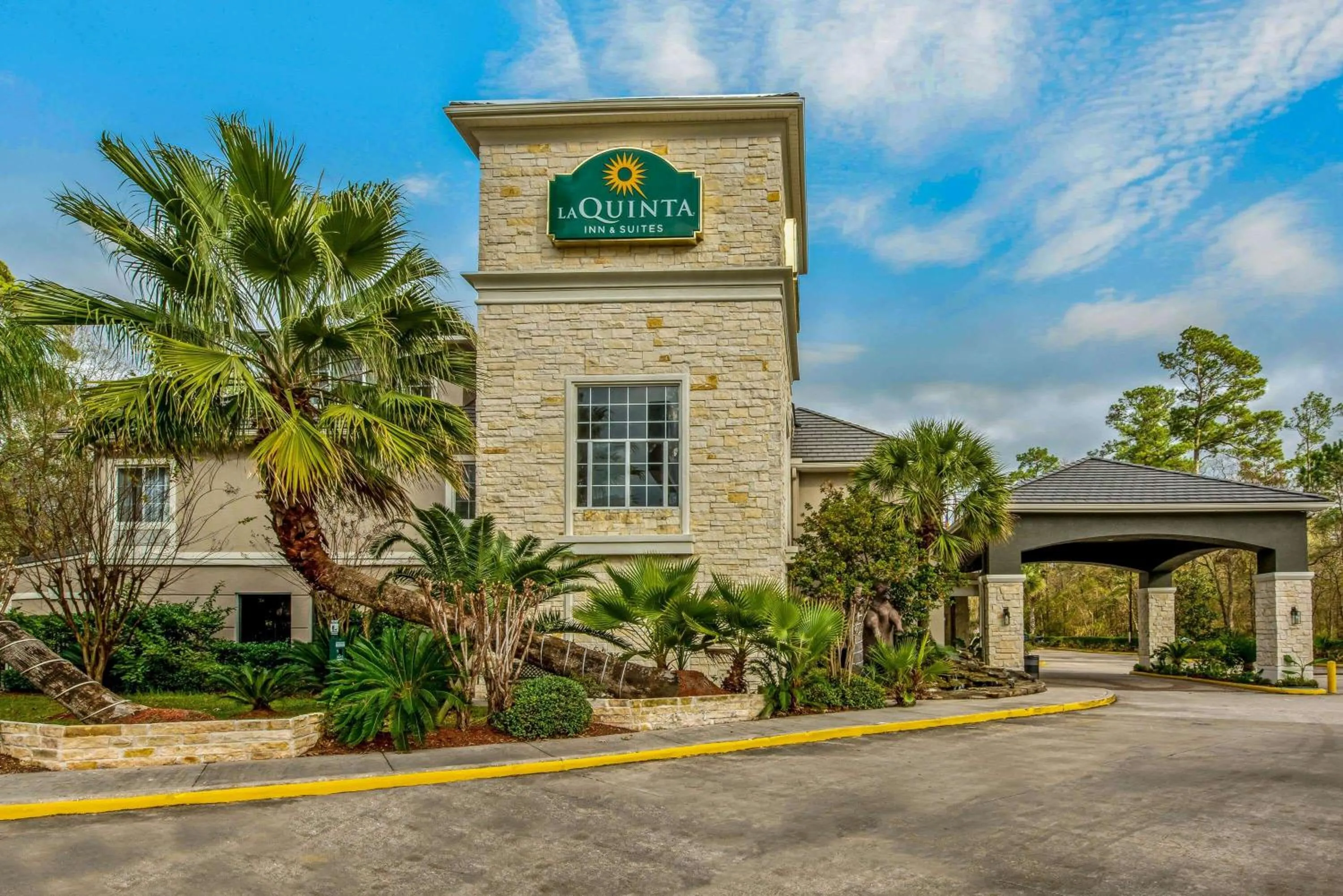 Property building in La Quinta Inn & Suite Kingwood Houston IAH Airport 53200