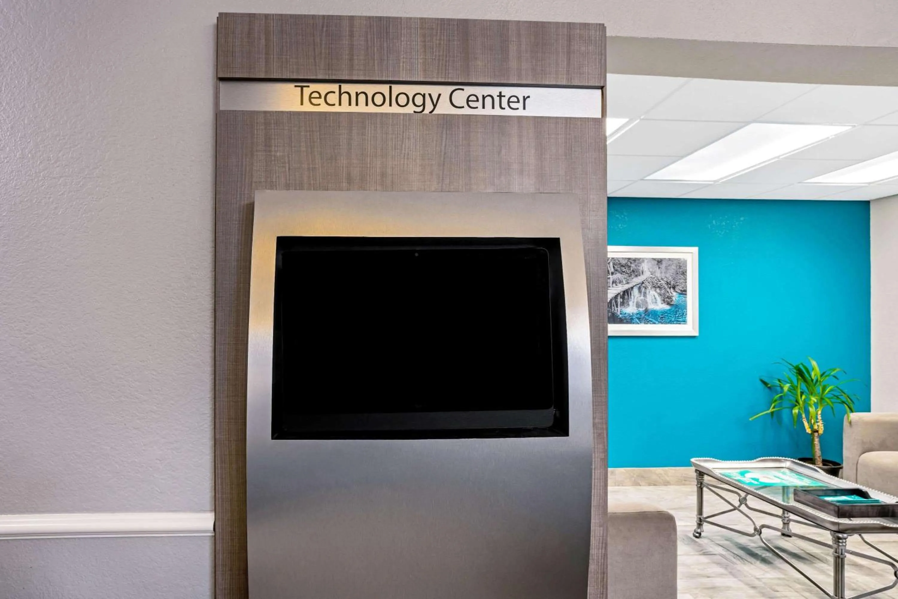 Business facilities in La Quinta by Wyndham Conroe