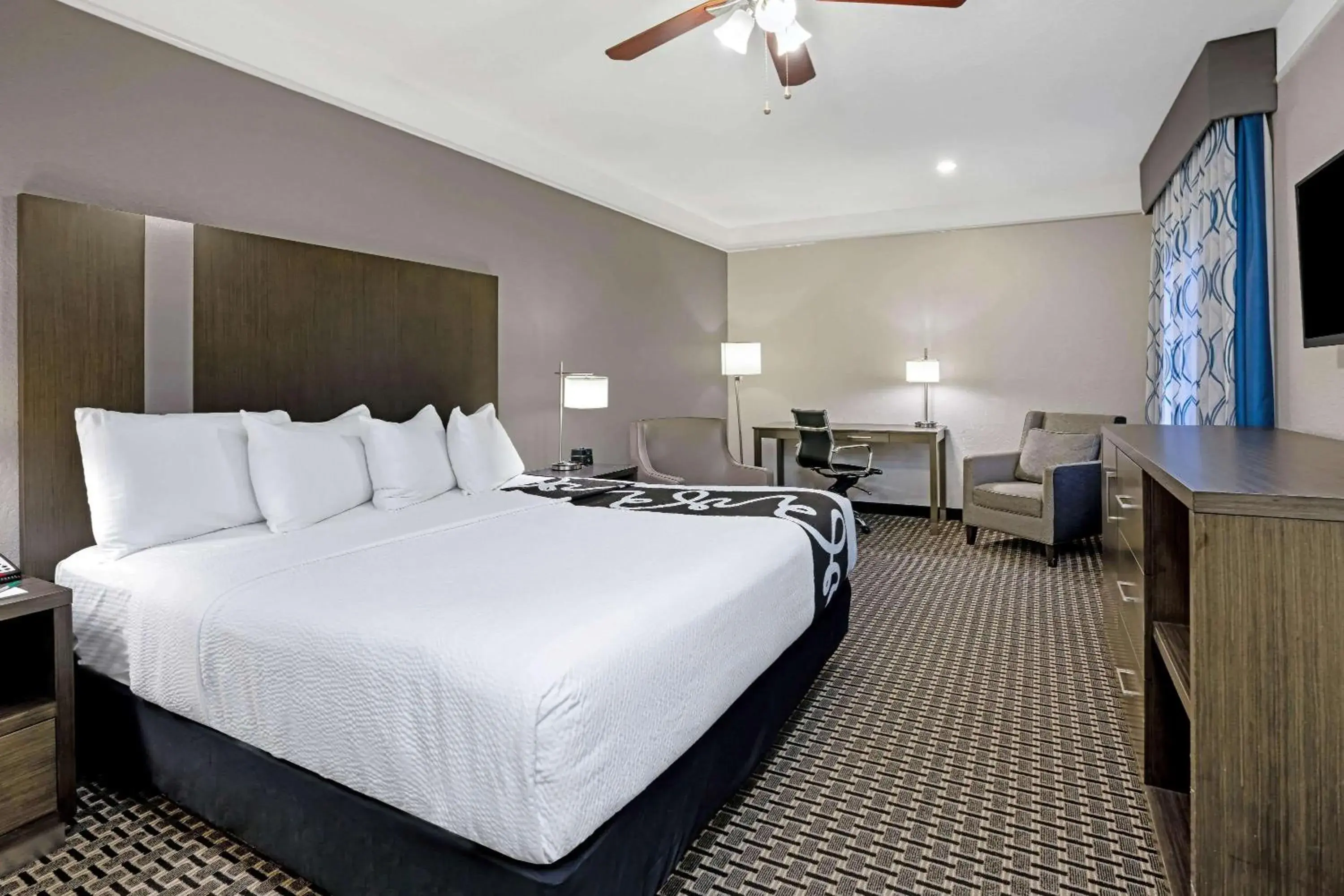 King Room - Non-Smoking in La Quinta by Wyndham Conroe King Room - Non-Smoking in La Quinta by Wyndham Conroe