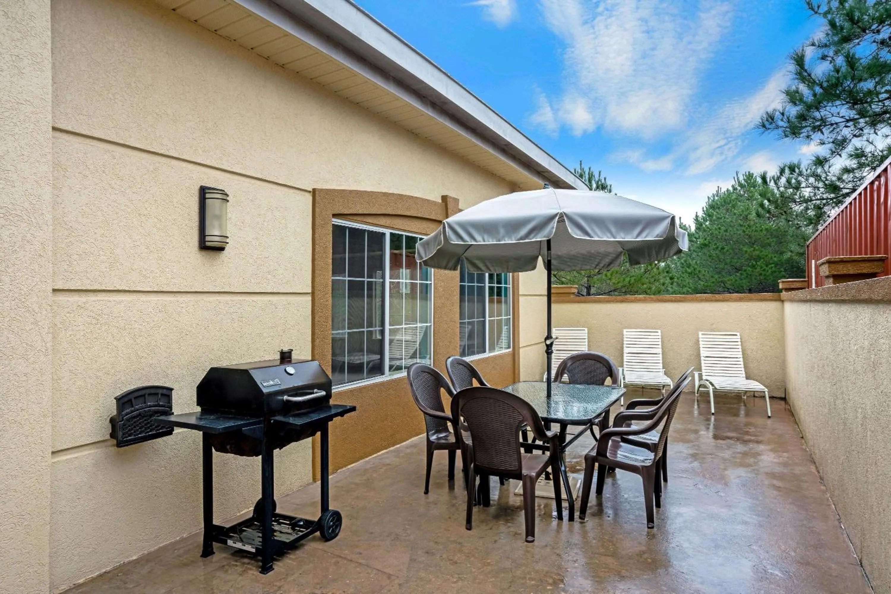 Restaurant/places to eat in La Quinta by Wyndham Conroe