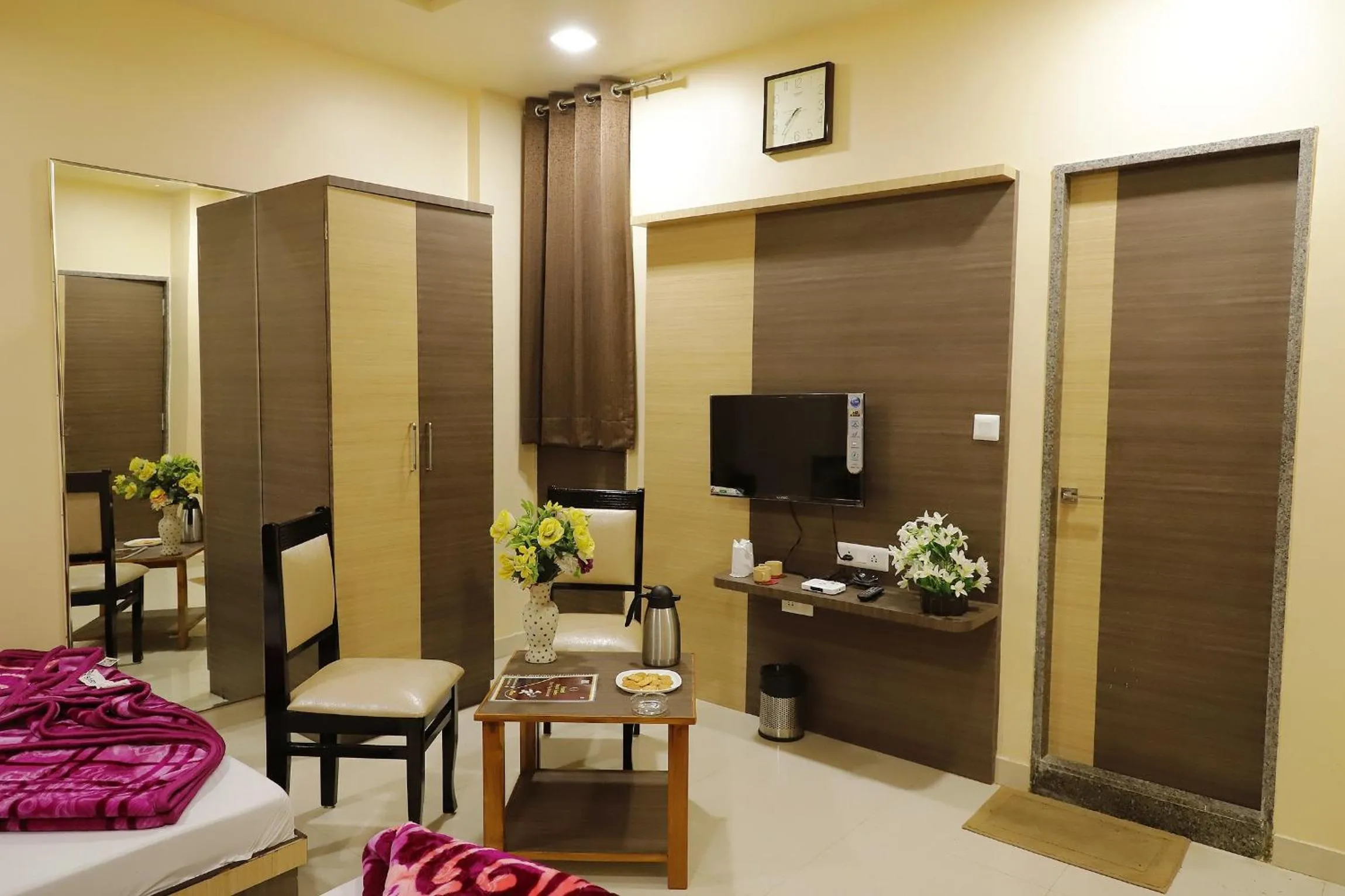 Bedroom in Hotel Royal Suites