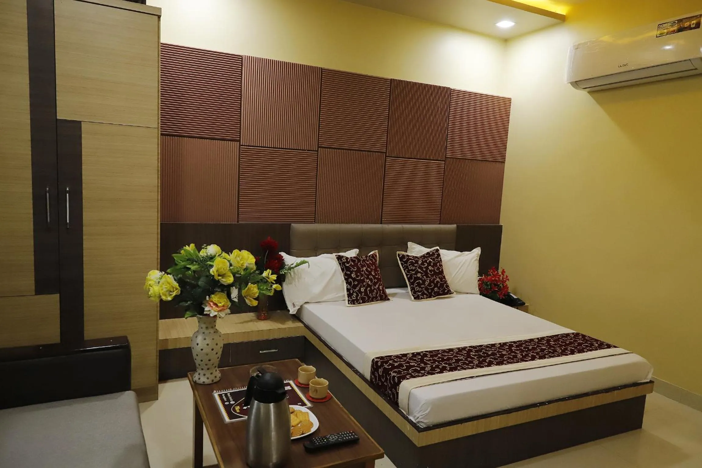 Bedroom, Bed in Hotel Royal Suites