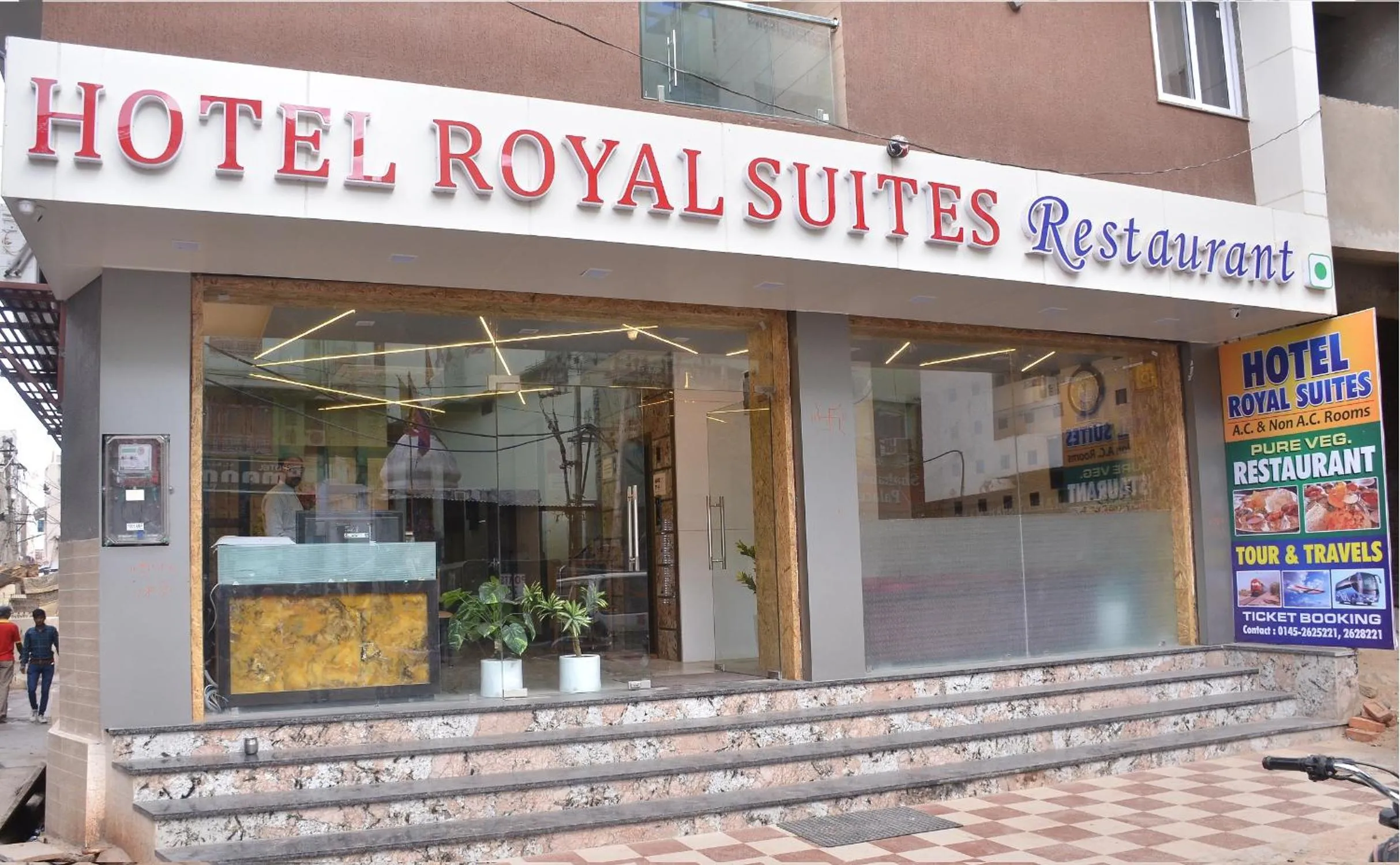 Facade/entrance in Hotel Royal Suites