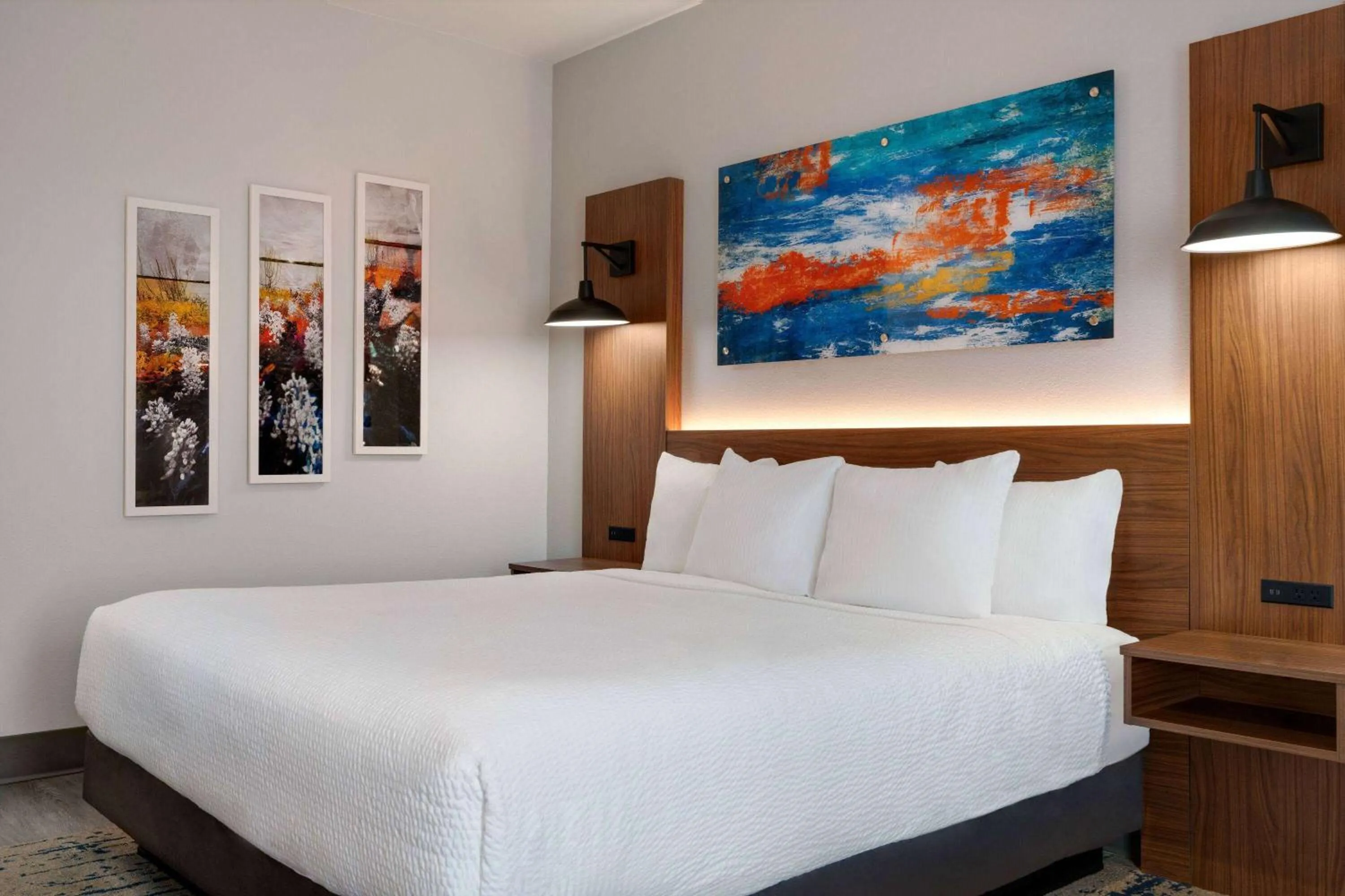 Photo of the whole room, Bed in La Quinta by Wyndham Stephenville