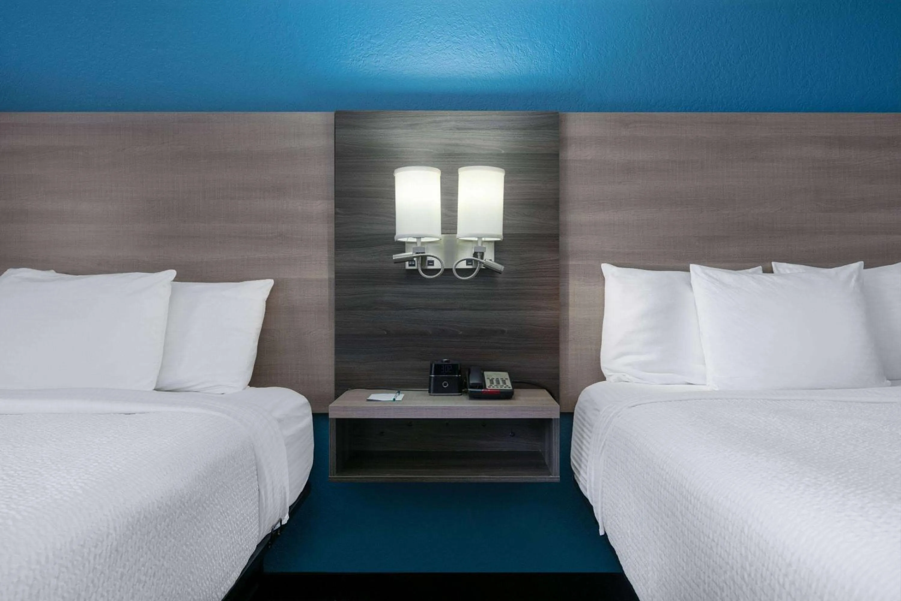 Photo of the whole room, Bed in La Quinta by Wyndham Weatherford