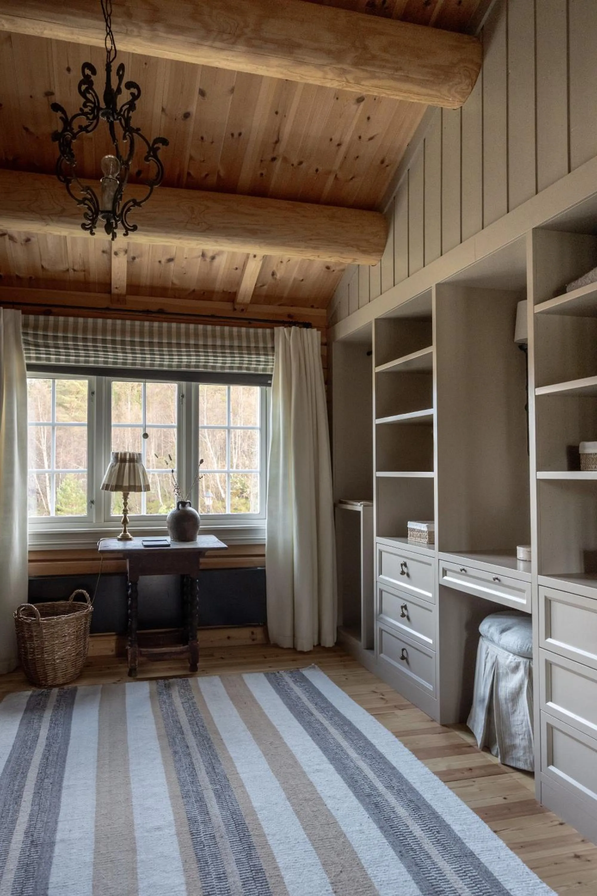 wardrobe, Bed in Storfjord Hotel
