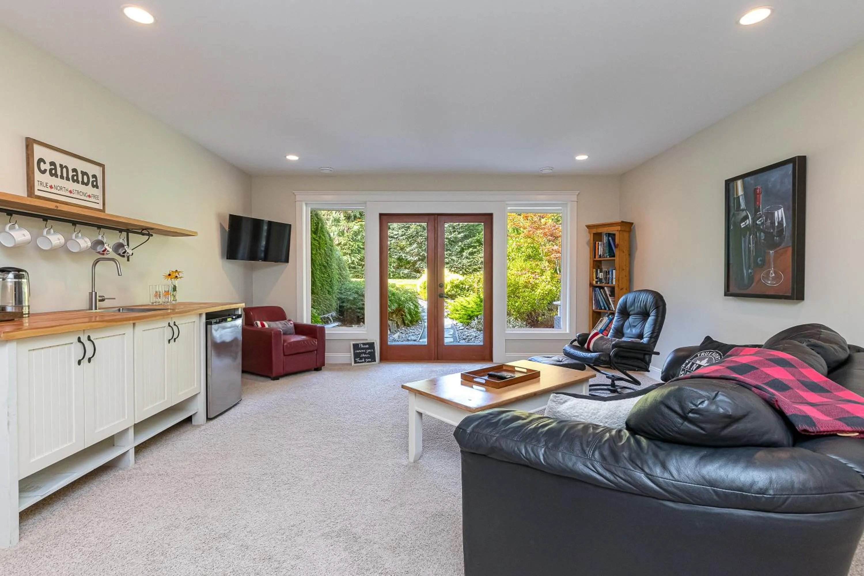 Kitchen or kitchenette in Shawnigan Suite B & B