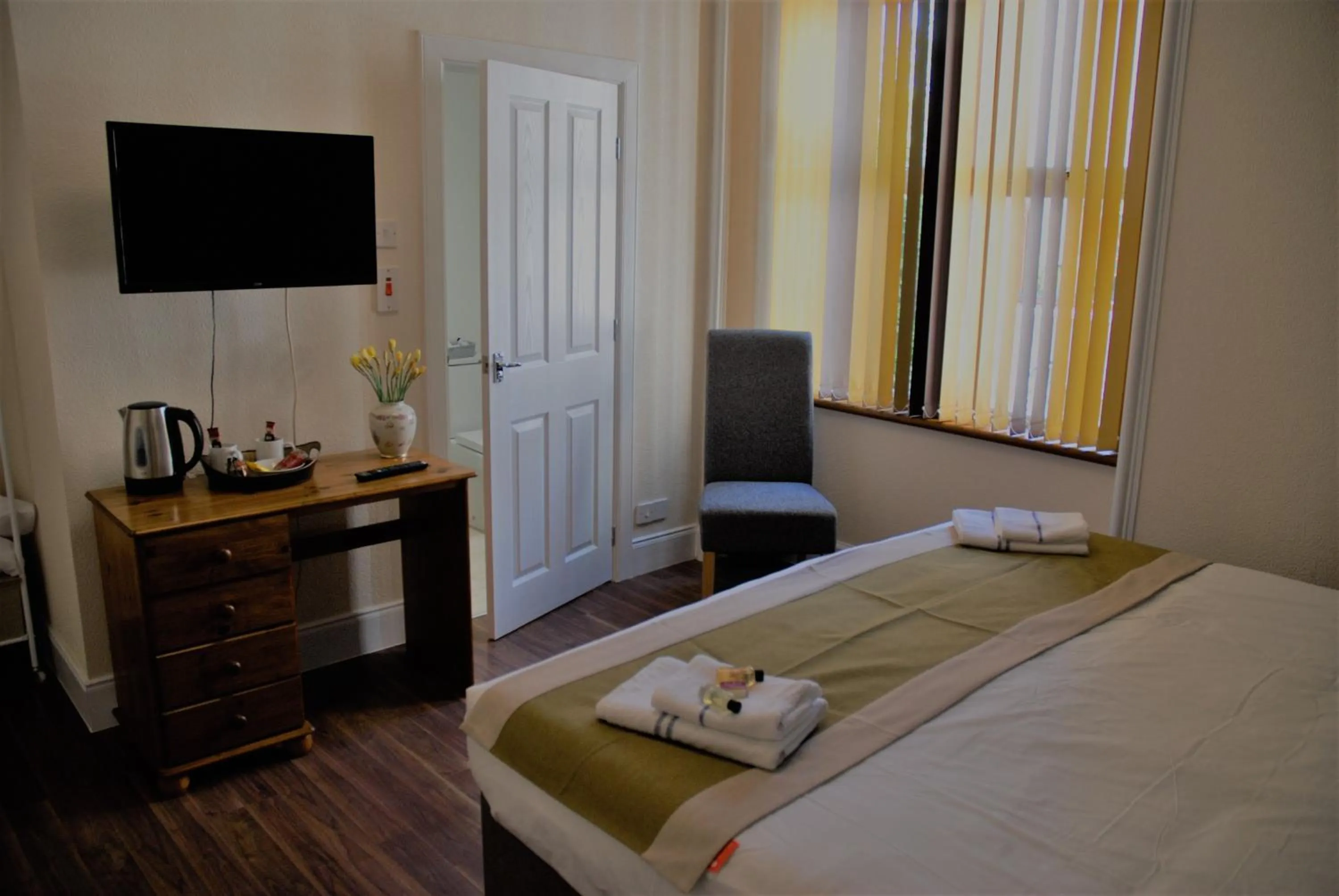 Bed in The Coo's Guest House