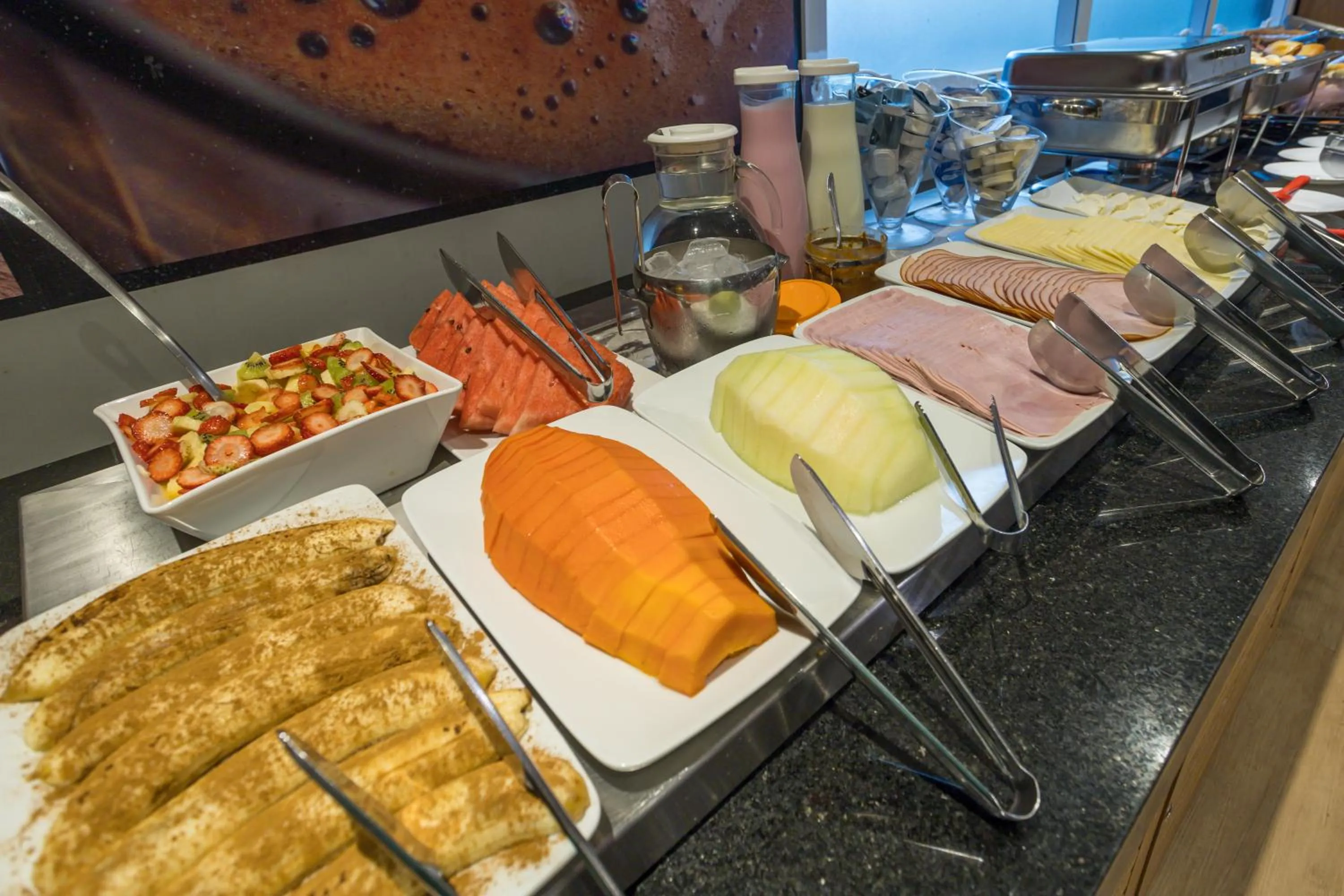 Continental breakfast in Carandá Hplus Express