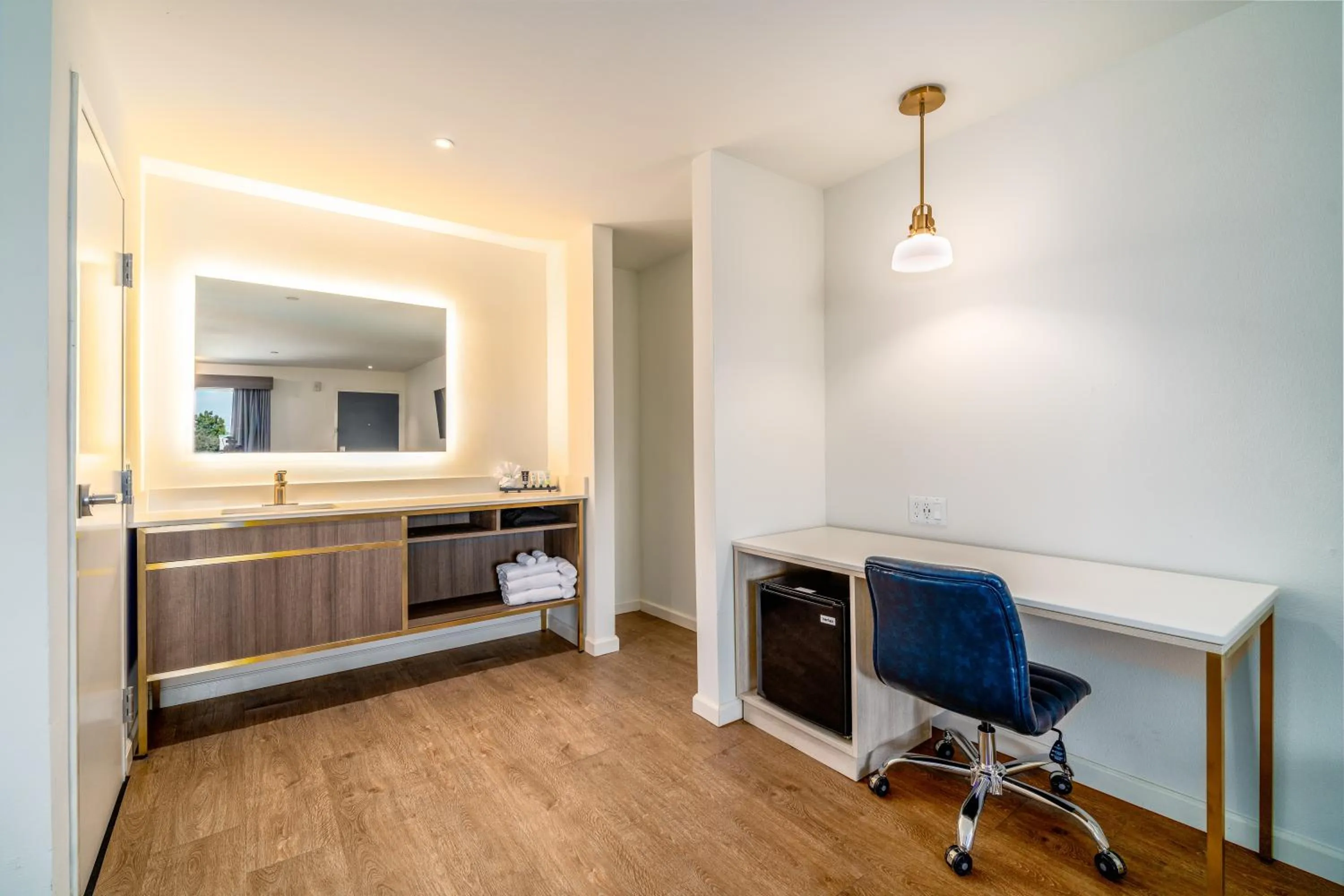 Area and facilities in Trend Hotel at LAX Airport