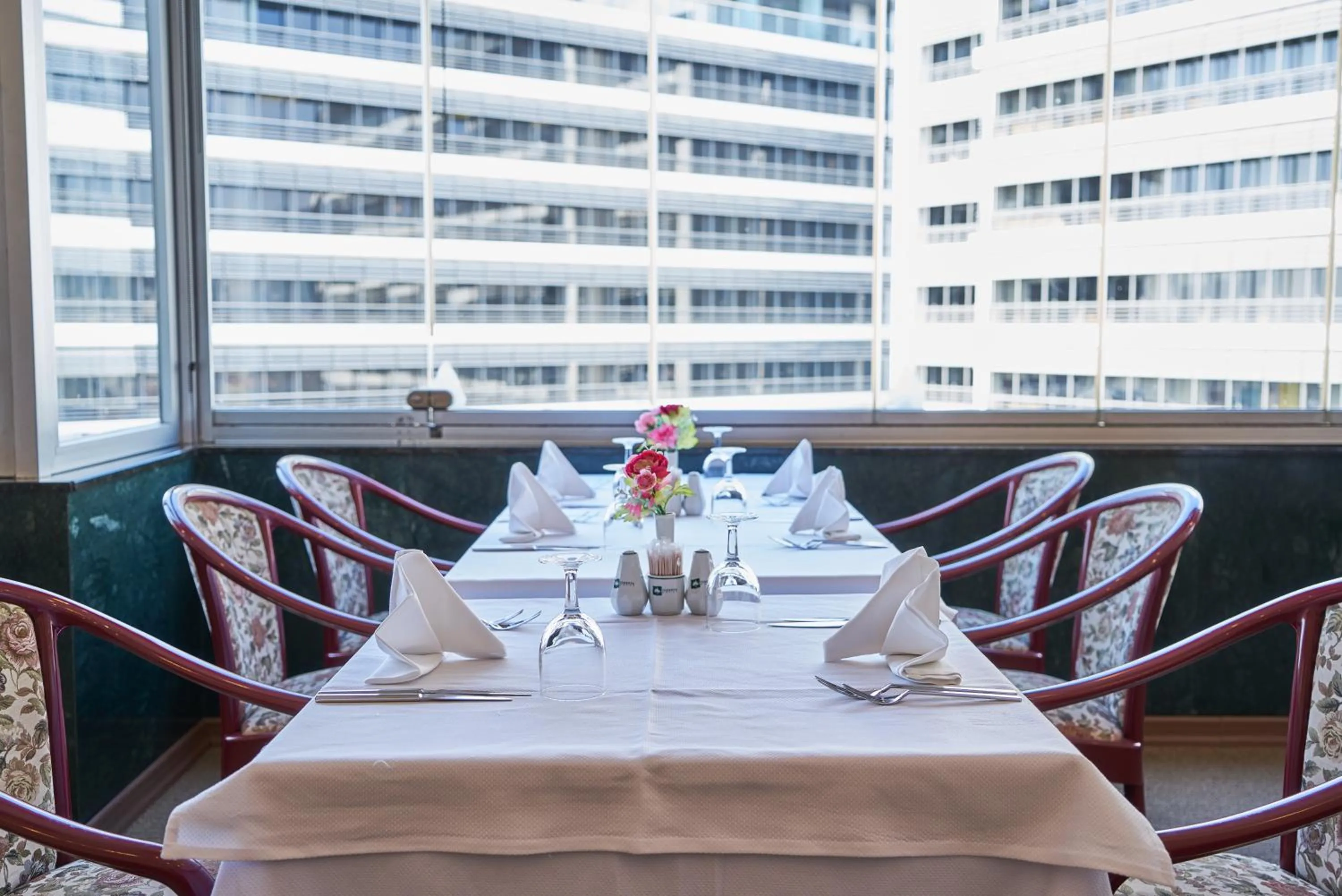 Restaurant/places to eat in Feronya Hotel