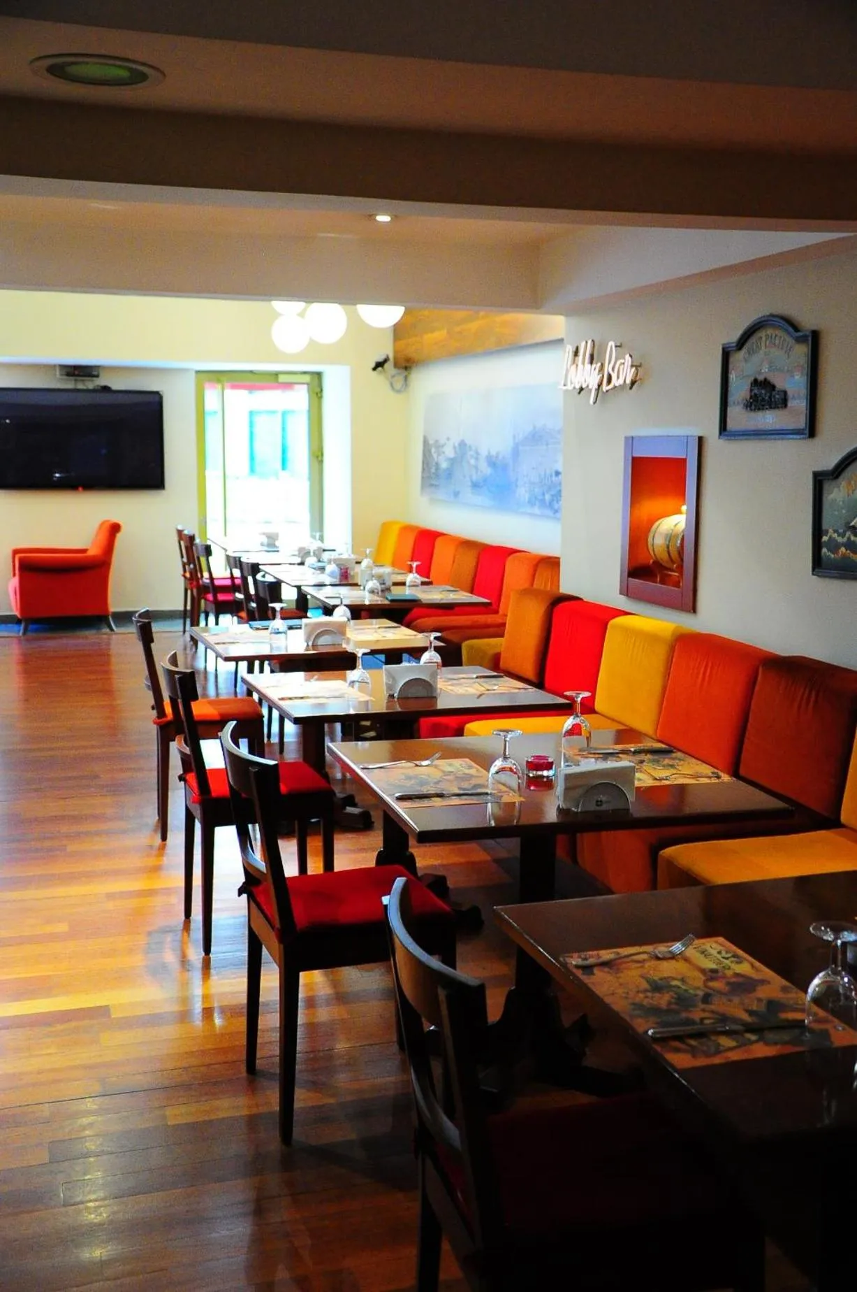 Restaurant/places to eat in Feronya Hotel