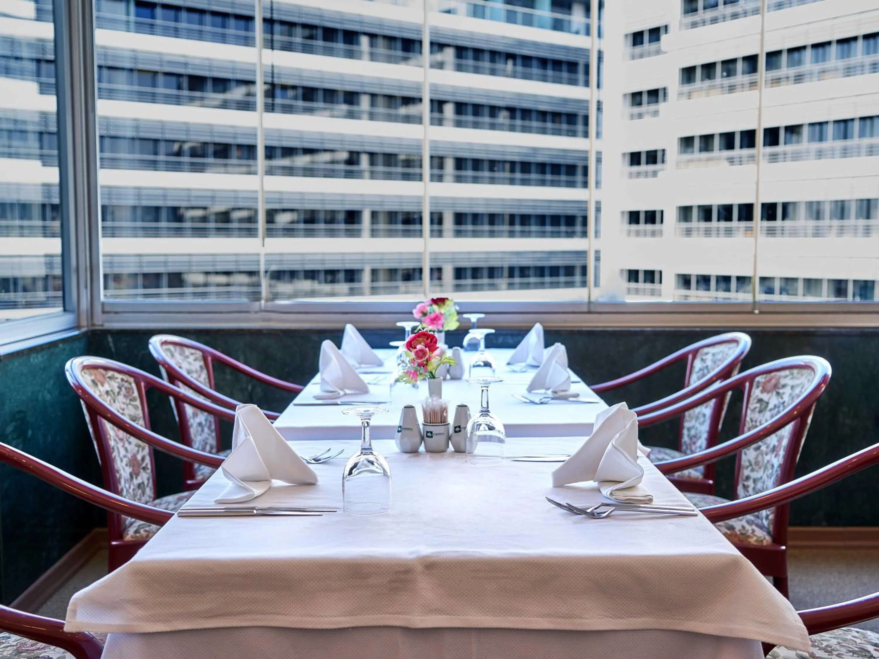 Restaurant/places to eat in Feronya Hotel