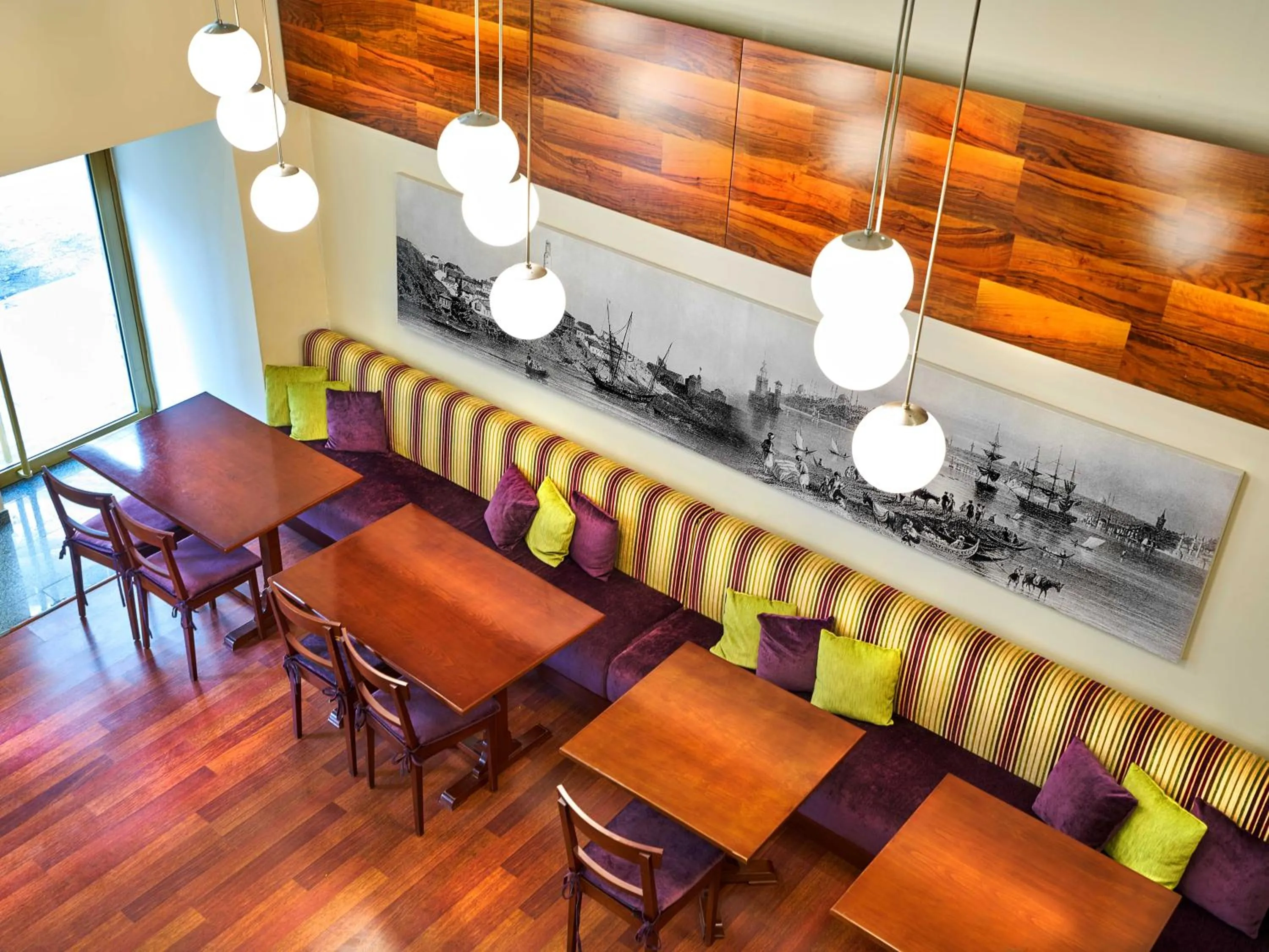 Restaurant/places to eat in Feronya Hotel