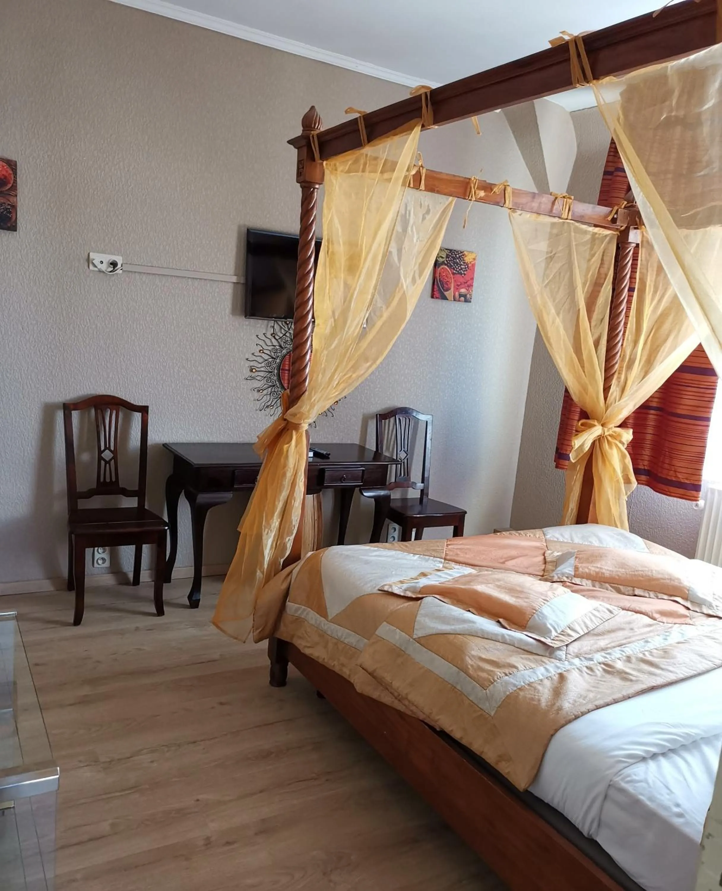 Bedroom, Bed in Hôtel La Côte d'Or