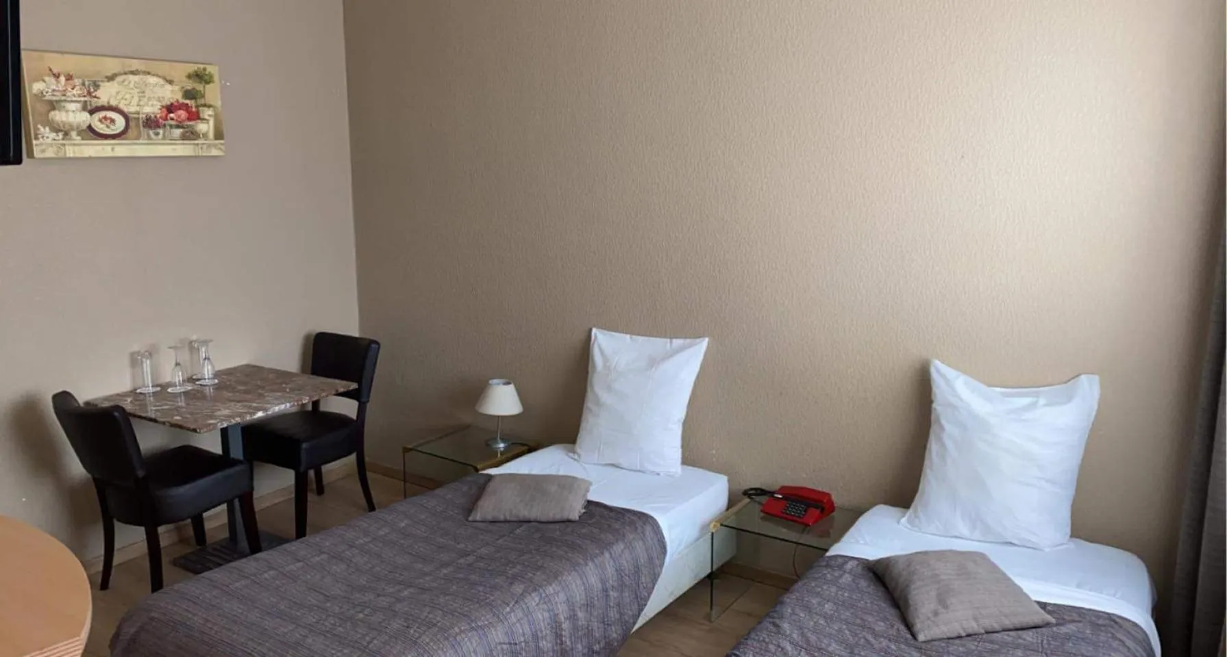 Bed in Hôtel La Côte d'Or