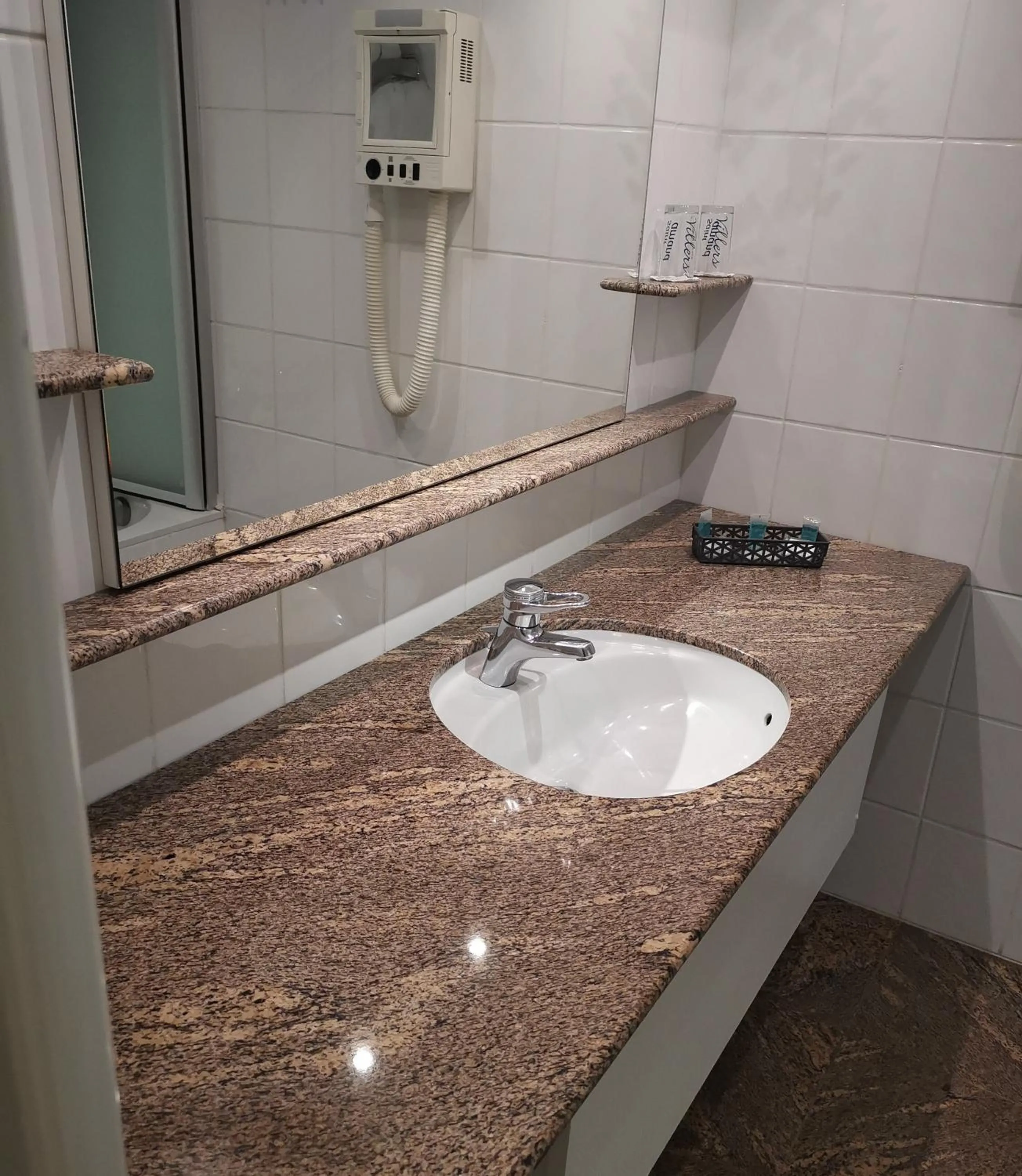 Bathroom in Hôtel La Côte d'Or