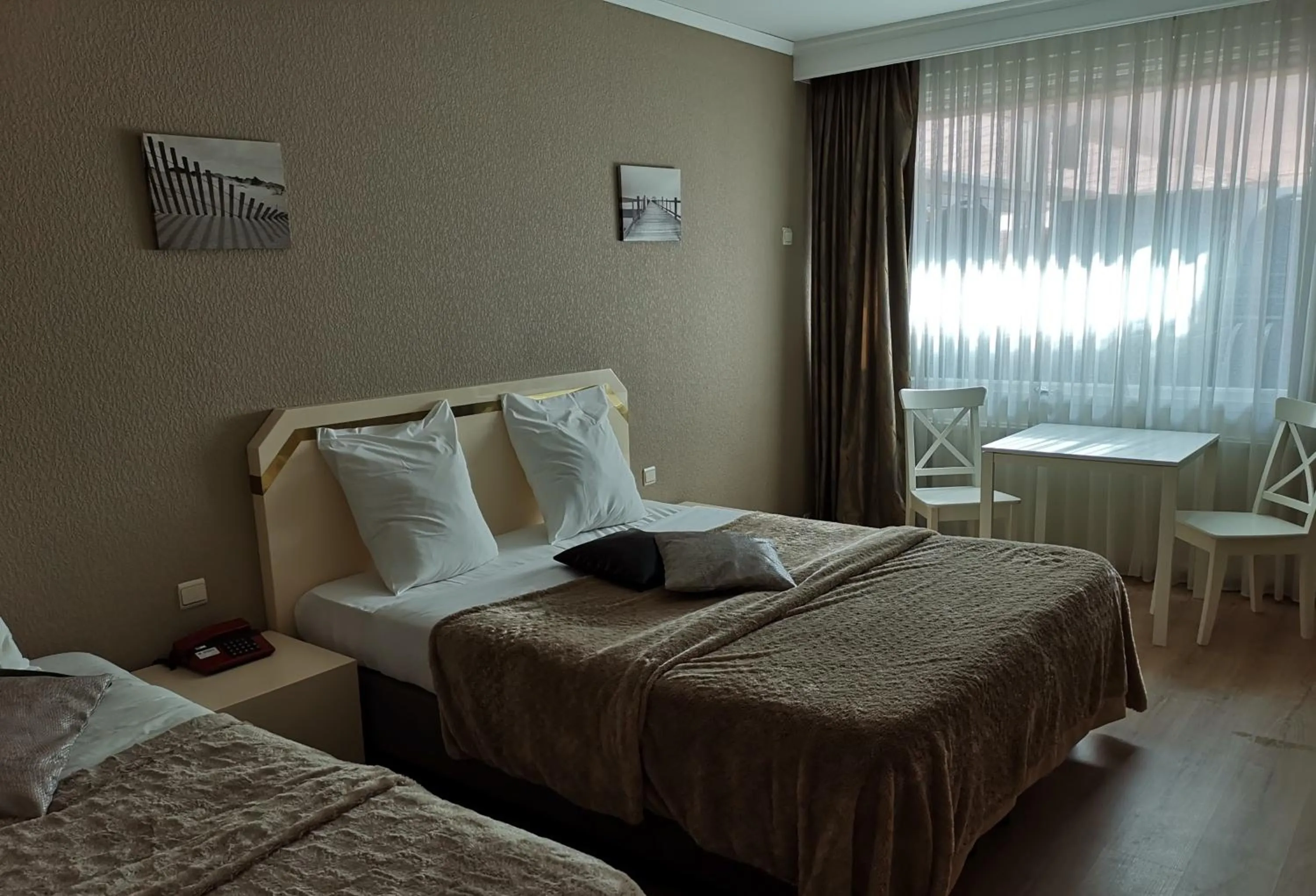 Bedroom, Bed in Hôtel La Côte d'Or