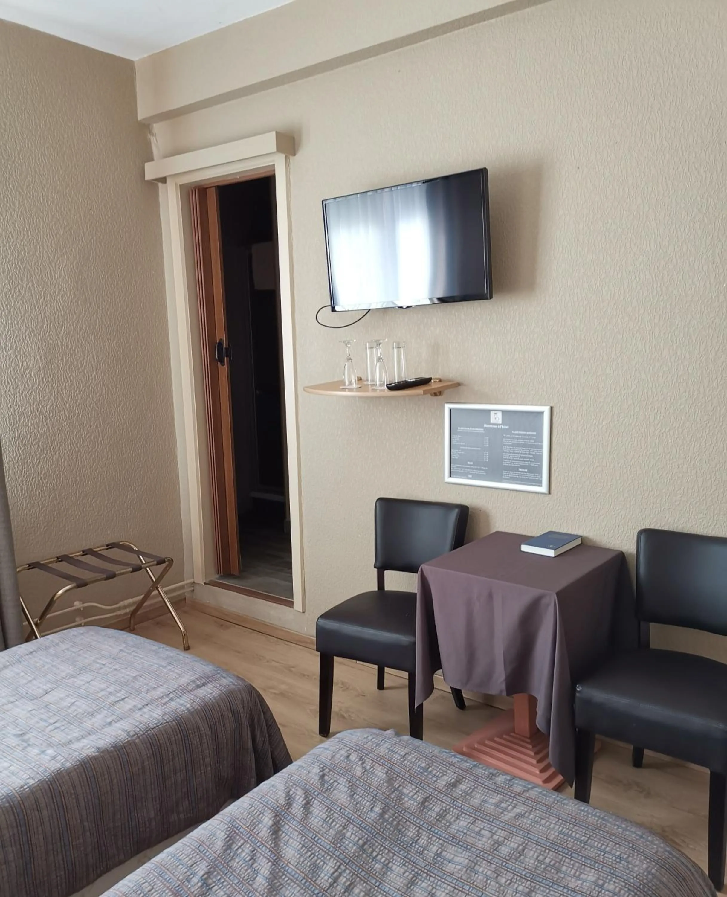 TV and multimedia, Bed in Hôtel La Côte d'Or