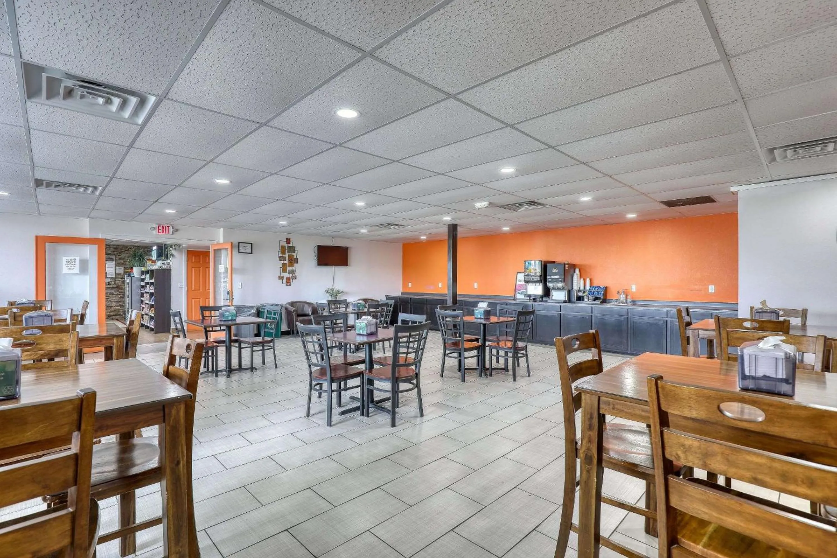 Breakfast in Econo Lodge Neenah