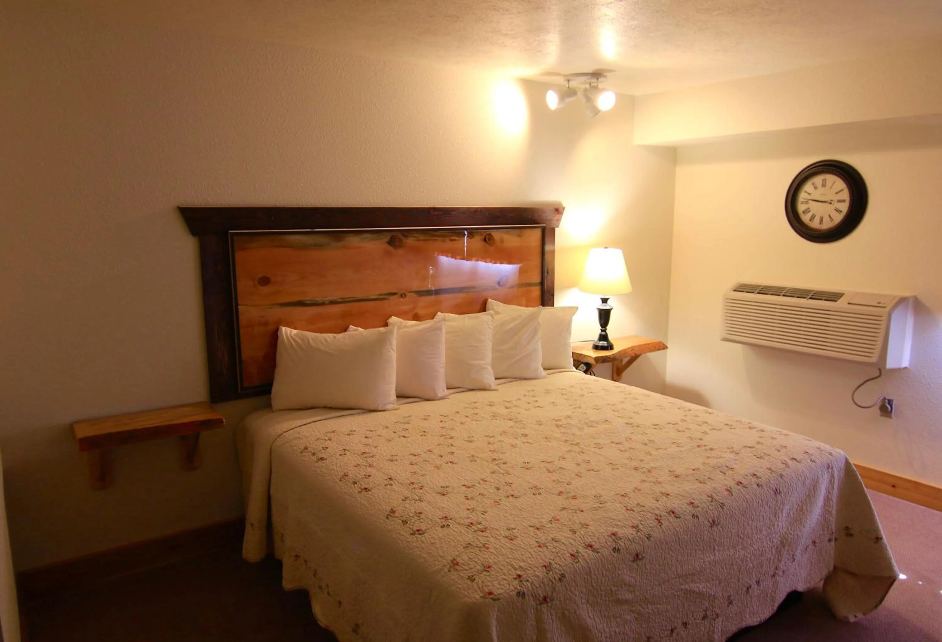 Bed in Yellowstone Village Inn and Suites