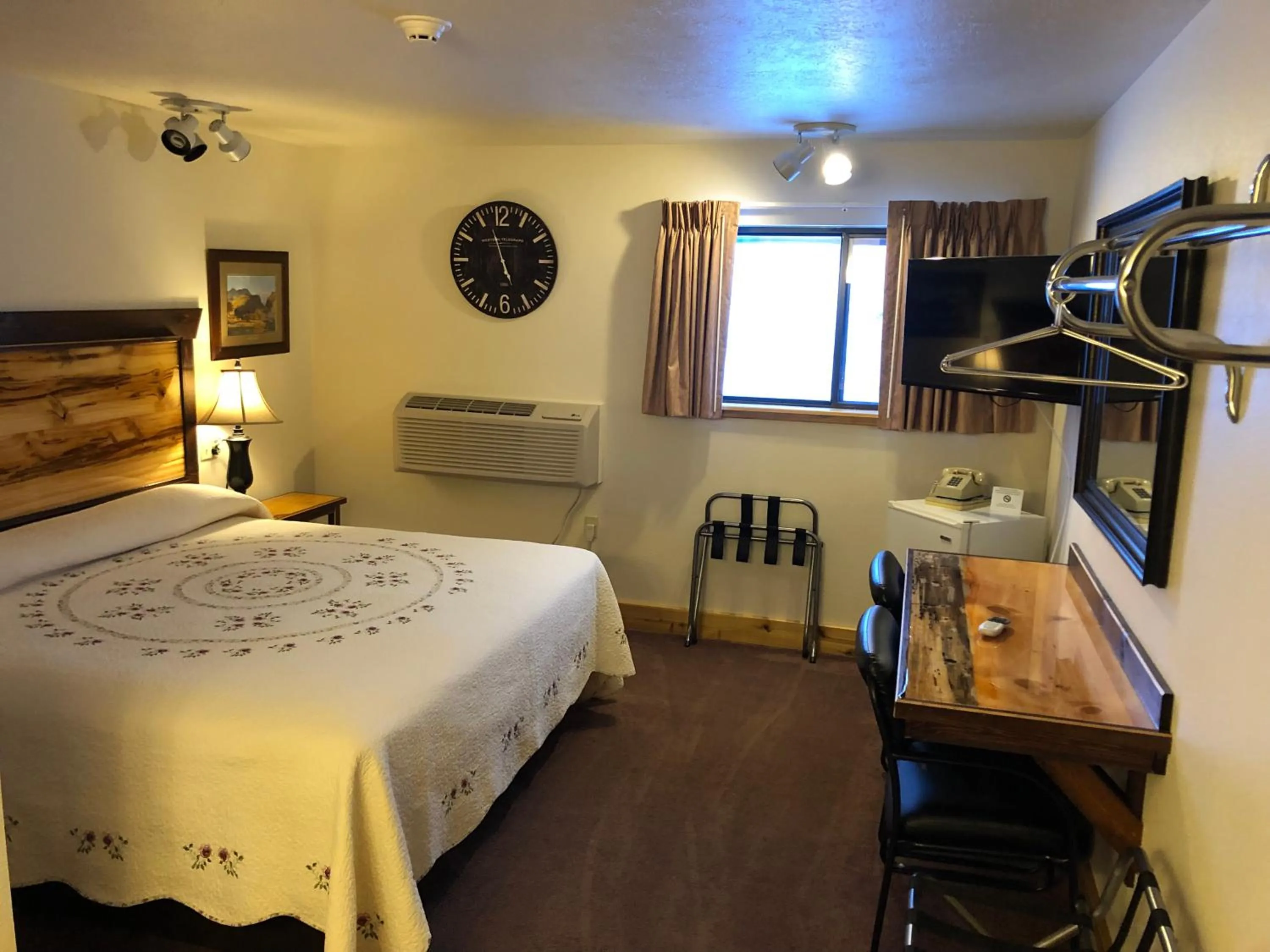 Bed in Yellowstone Village Inn and Suites