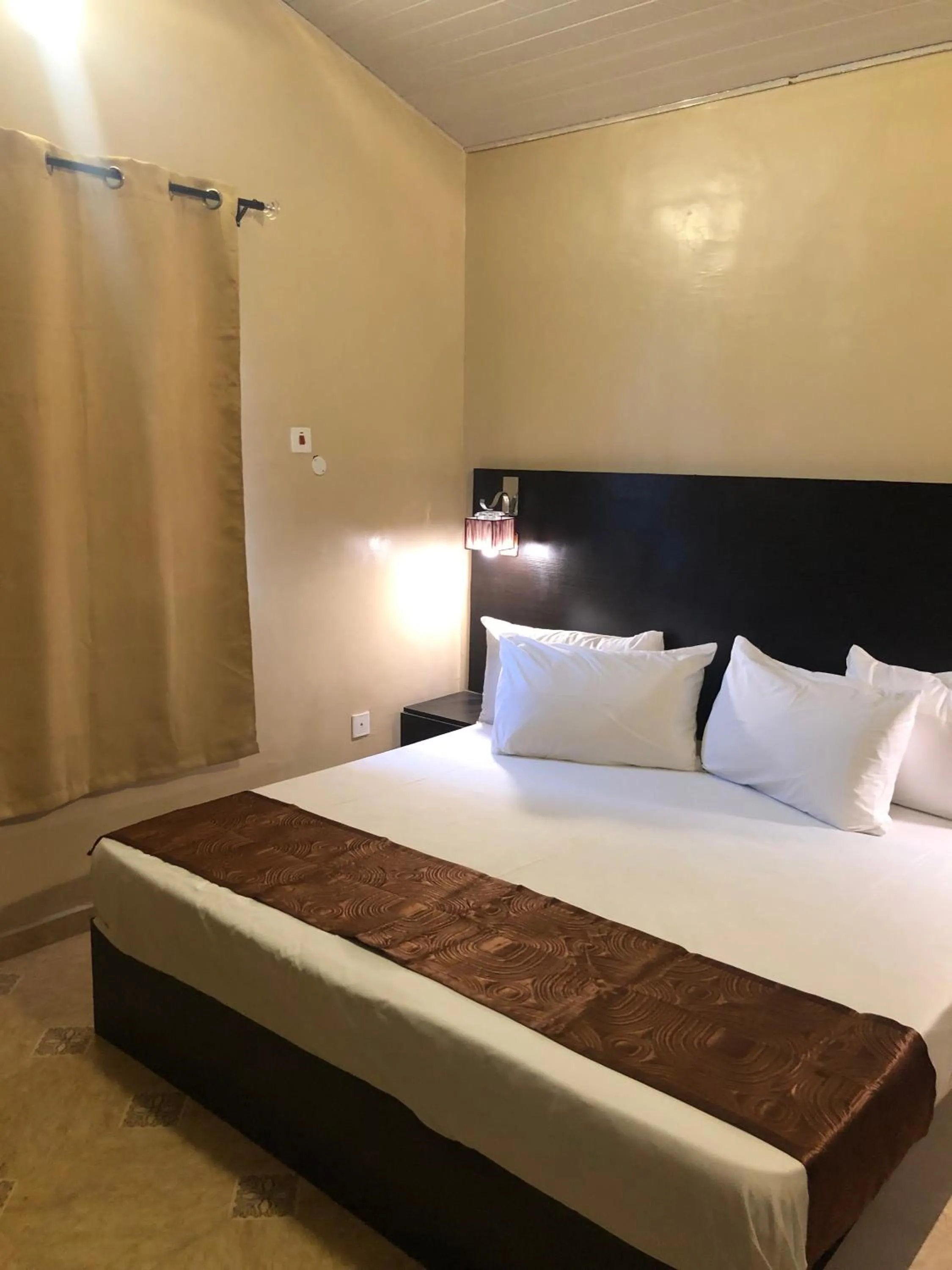 Bed in Posh Apartments Business Hotel