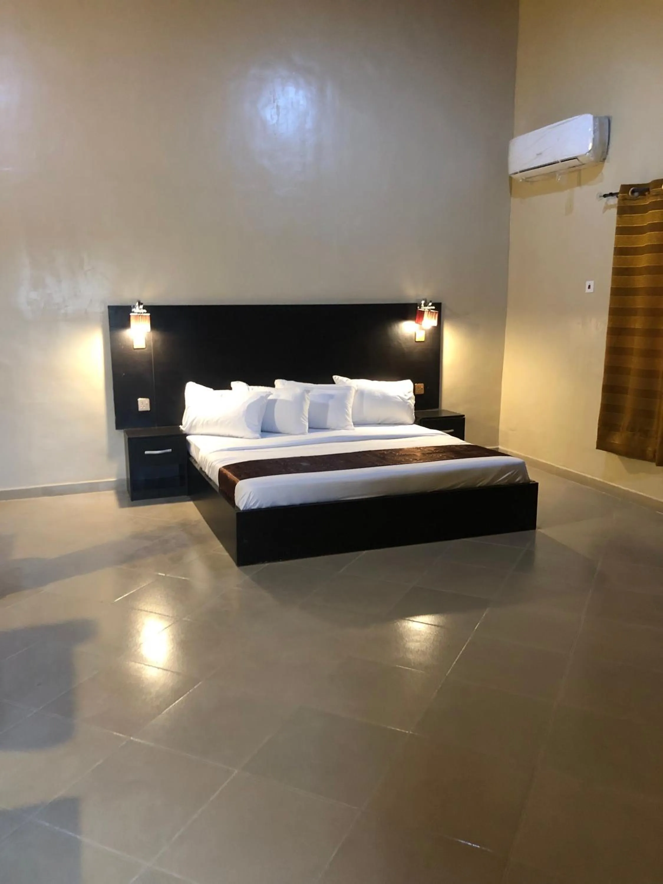 Bedroom, Bed in Posh Apartments Business Hotel