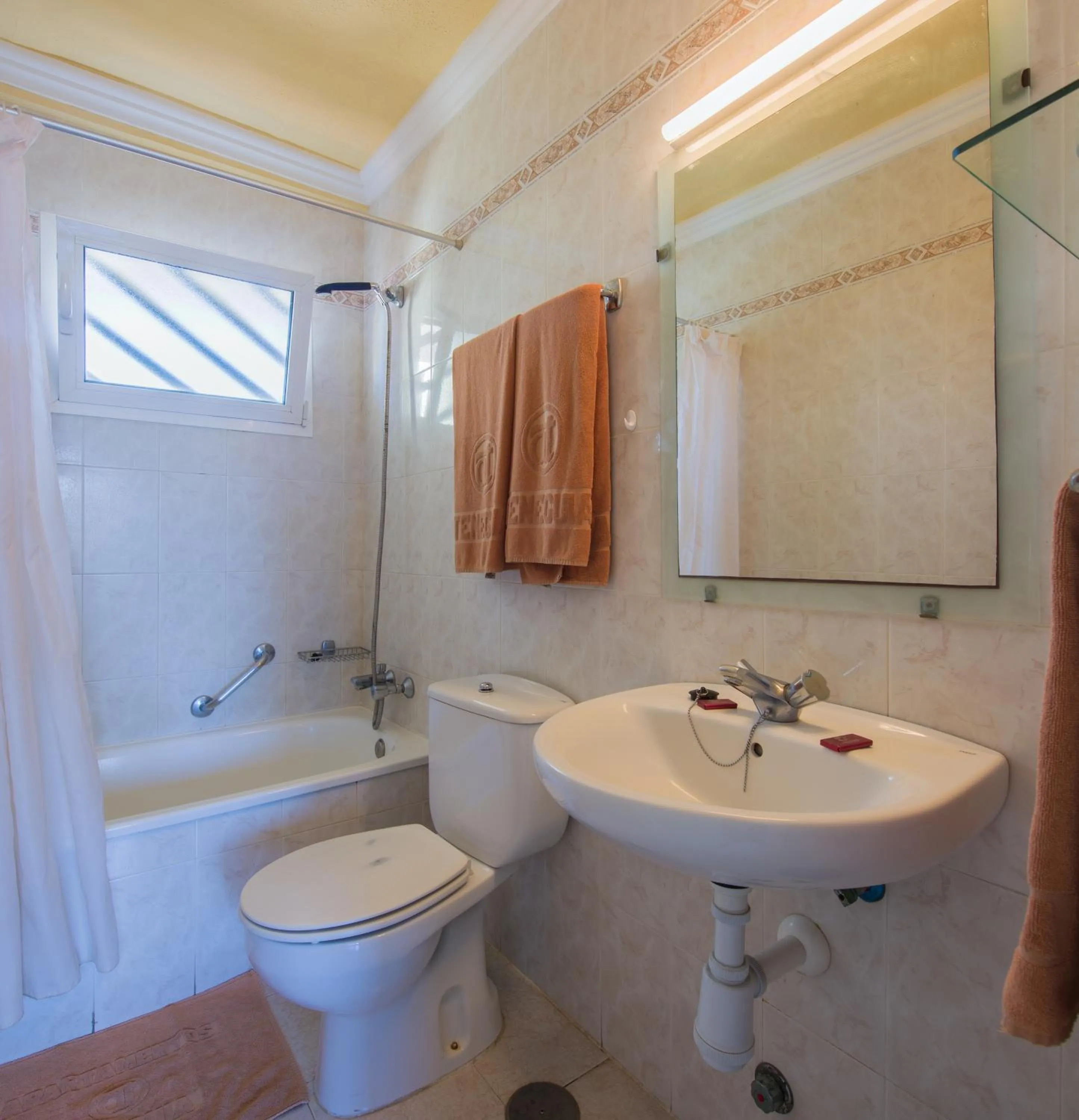 Bathroom in Apartamentos Teneguia