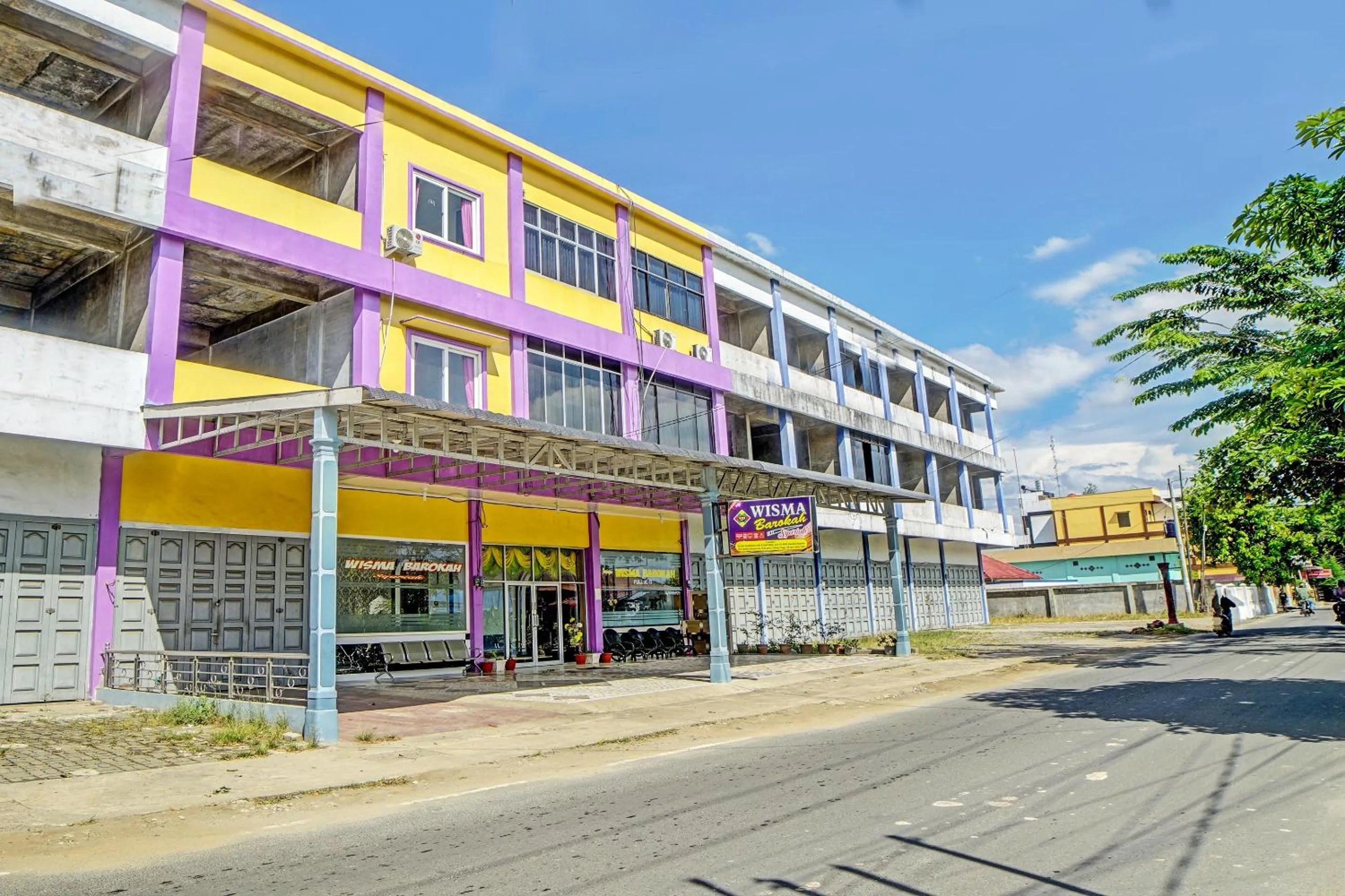 Facade/entrance in Wisma Barokah