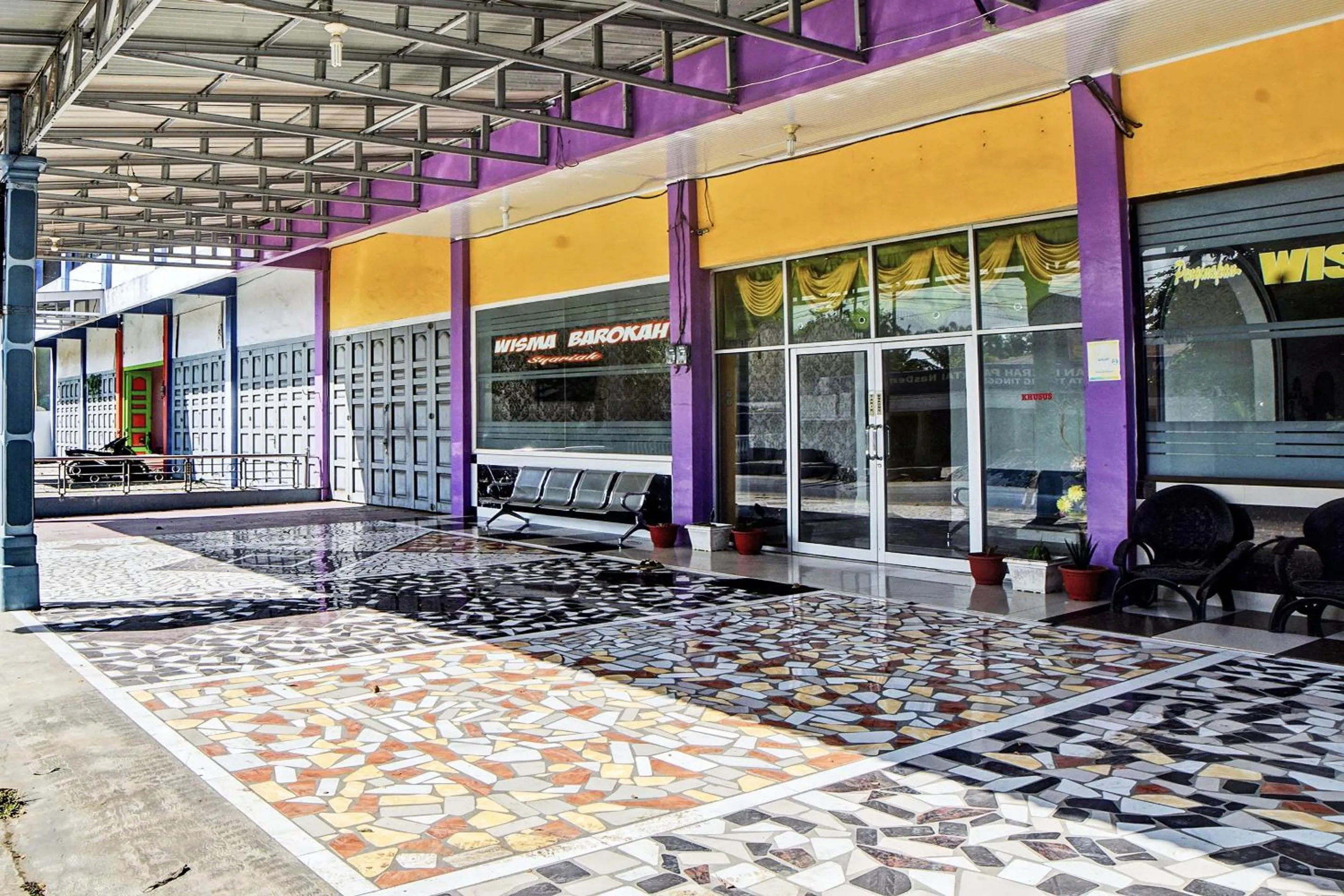 Facade/entrance in Wisma Barokah