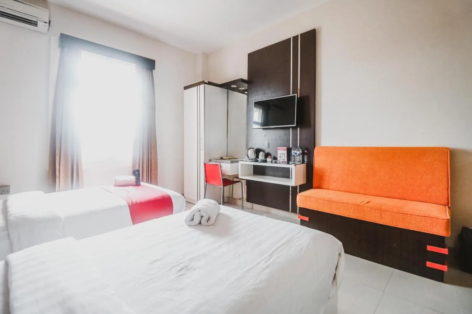 Bedroom, Bed in RedDoorz Plus near Universitas Negeri Makassar