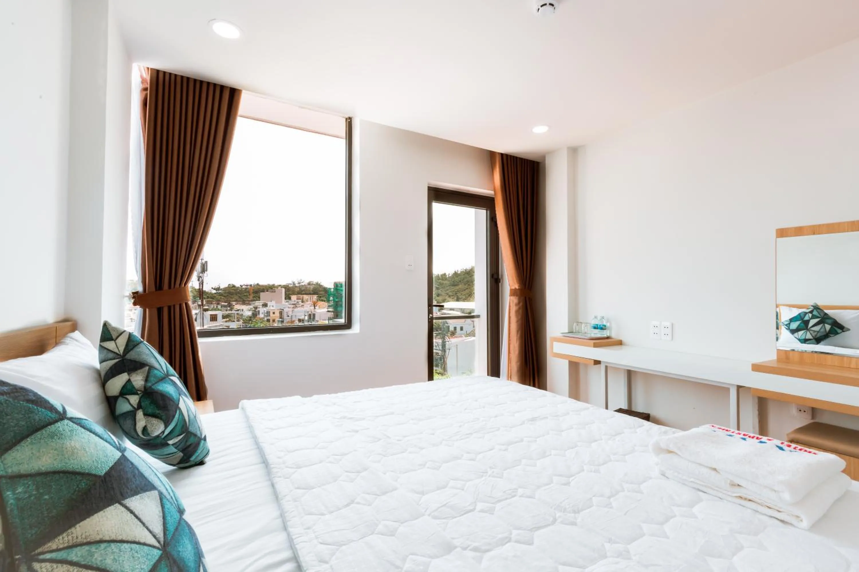 Balcony/Terrace, Bed in AQUA Seaview Hotel