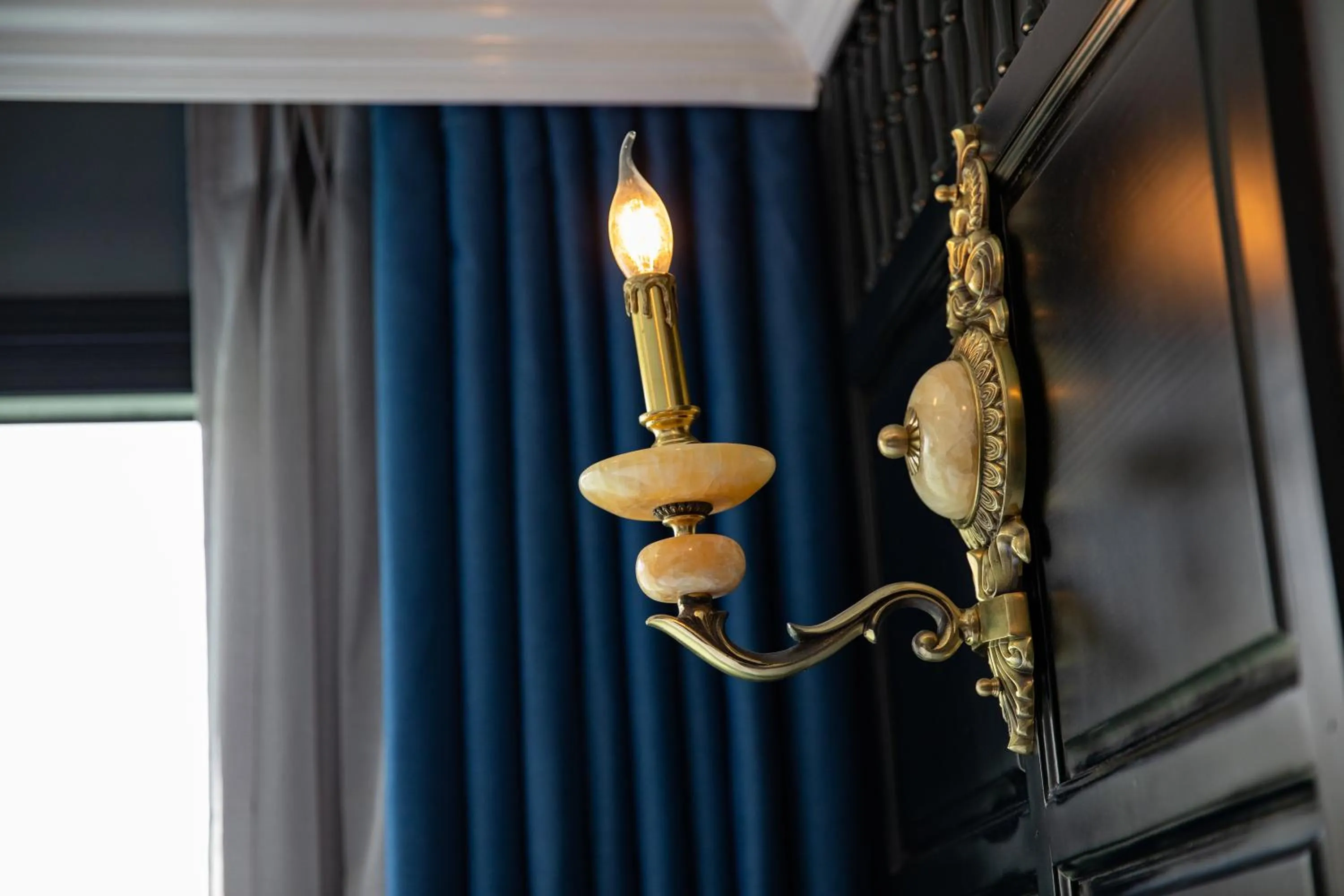 Decorative detail in Rosy Cruises