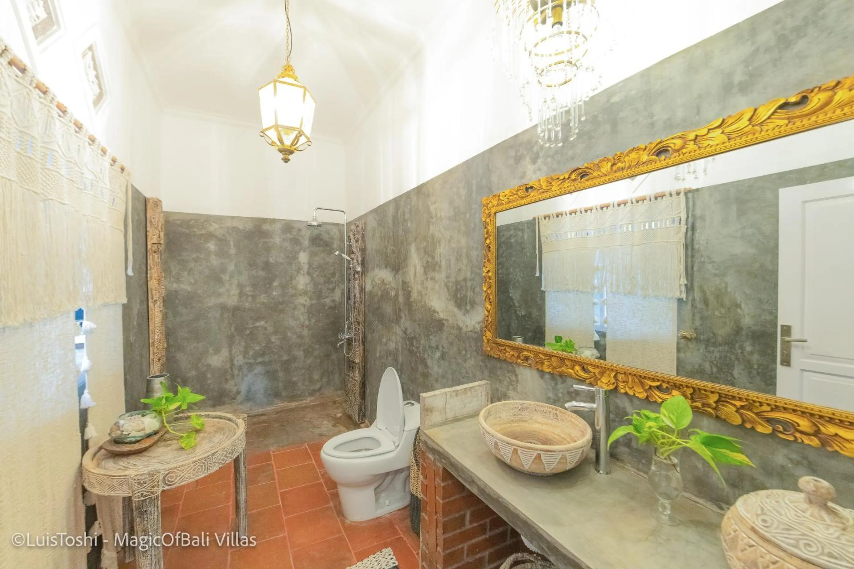 Shower in Smiling Cactus Villas Seminyak