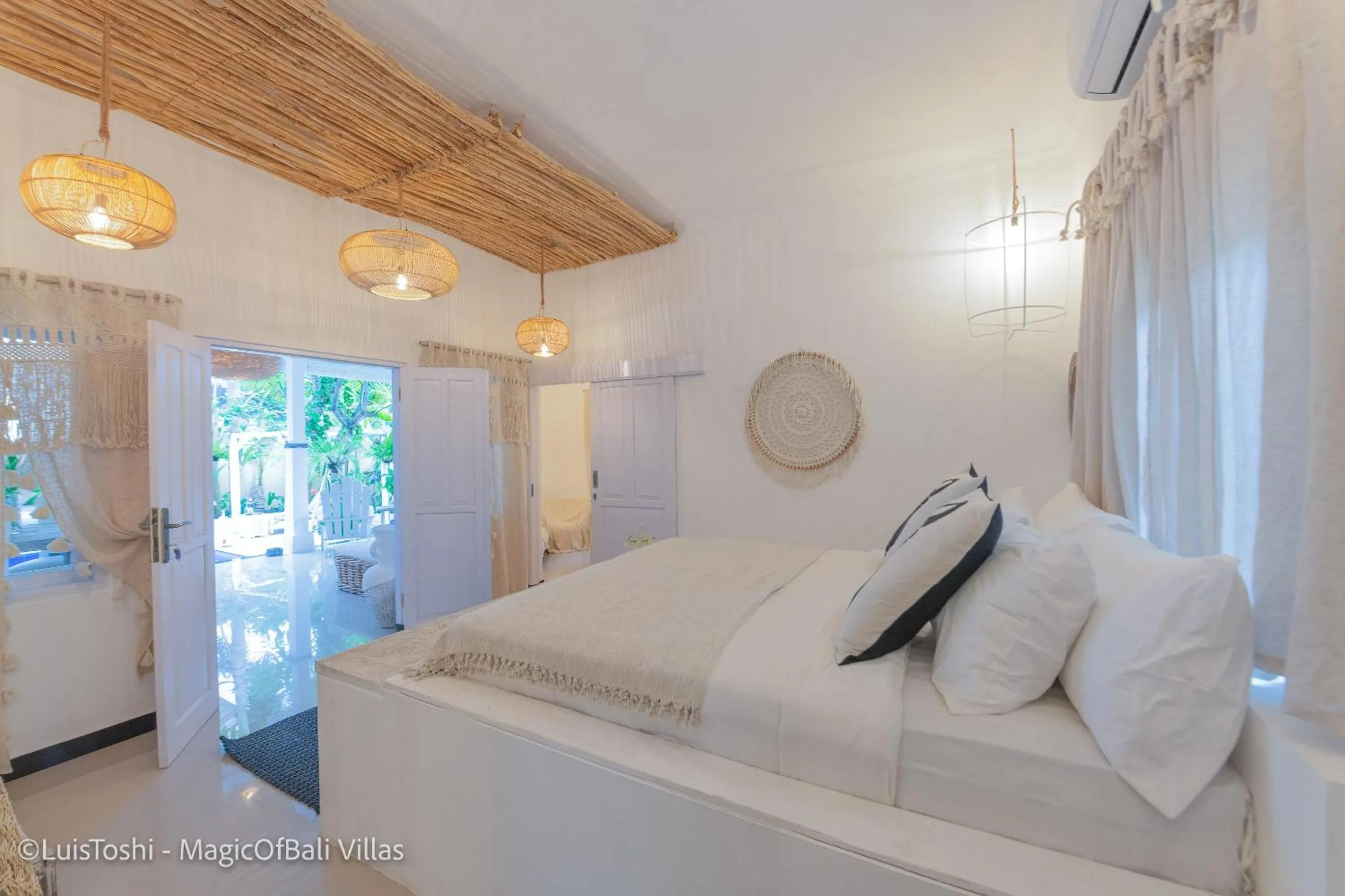 Bed in Smiling Cactus Villas Seminyak