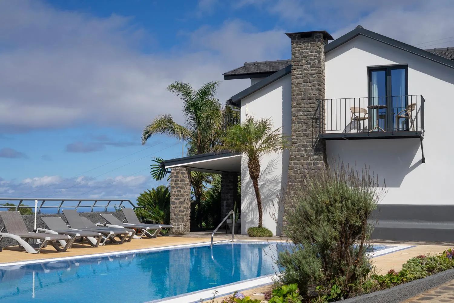 Property building in Casa das Proteas