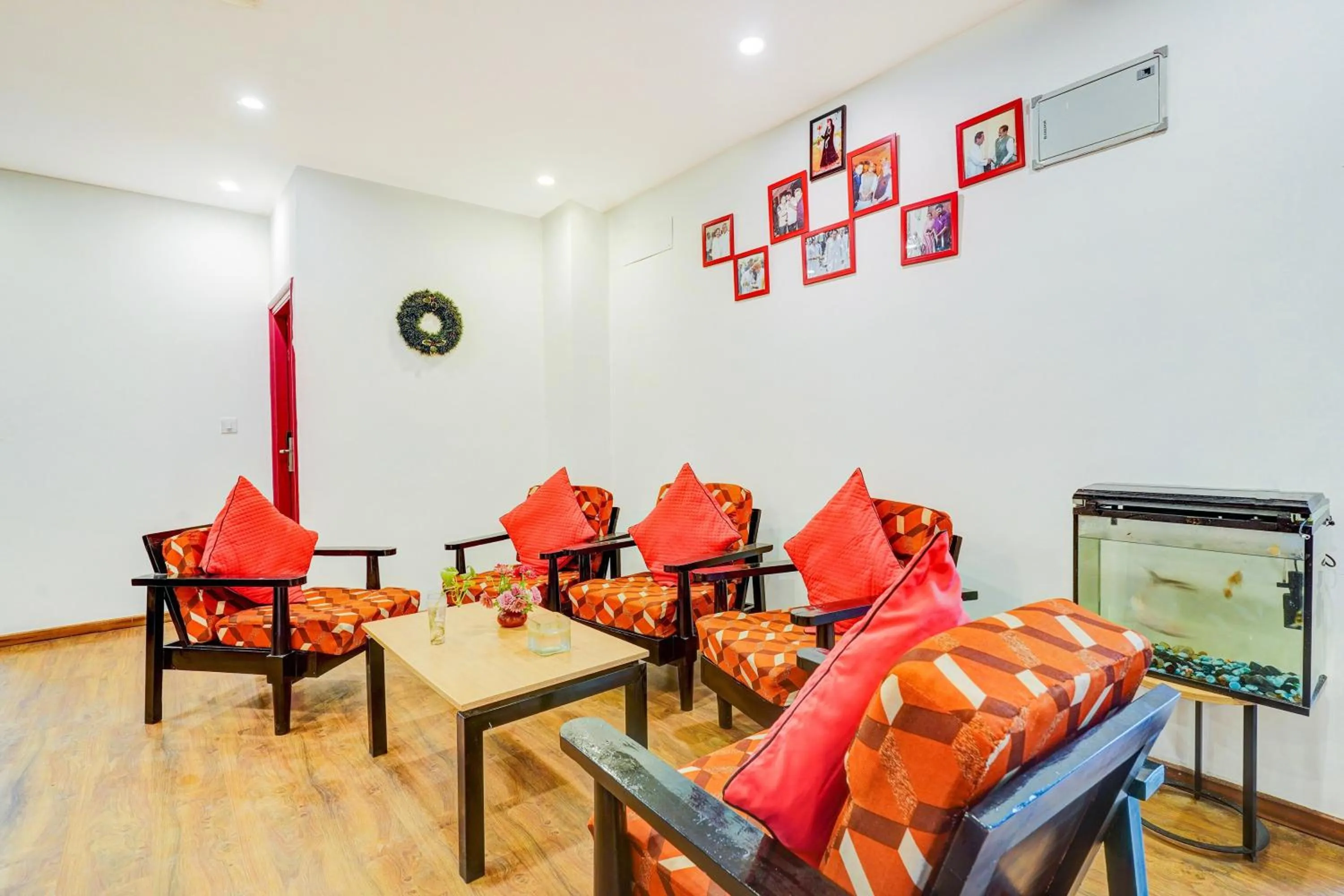 Lobby or reception in Super Townhouse RR Nagar