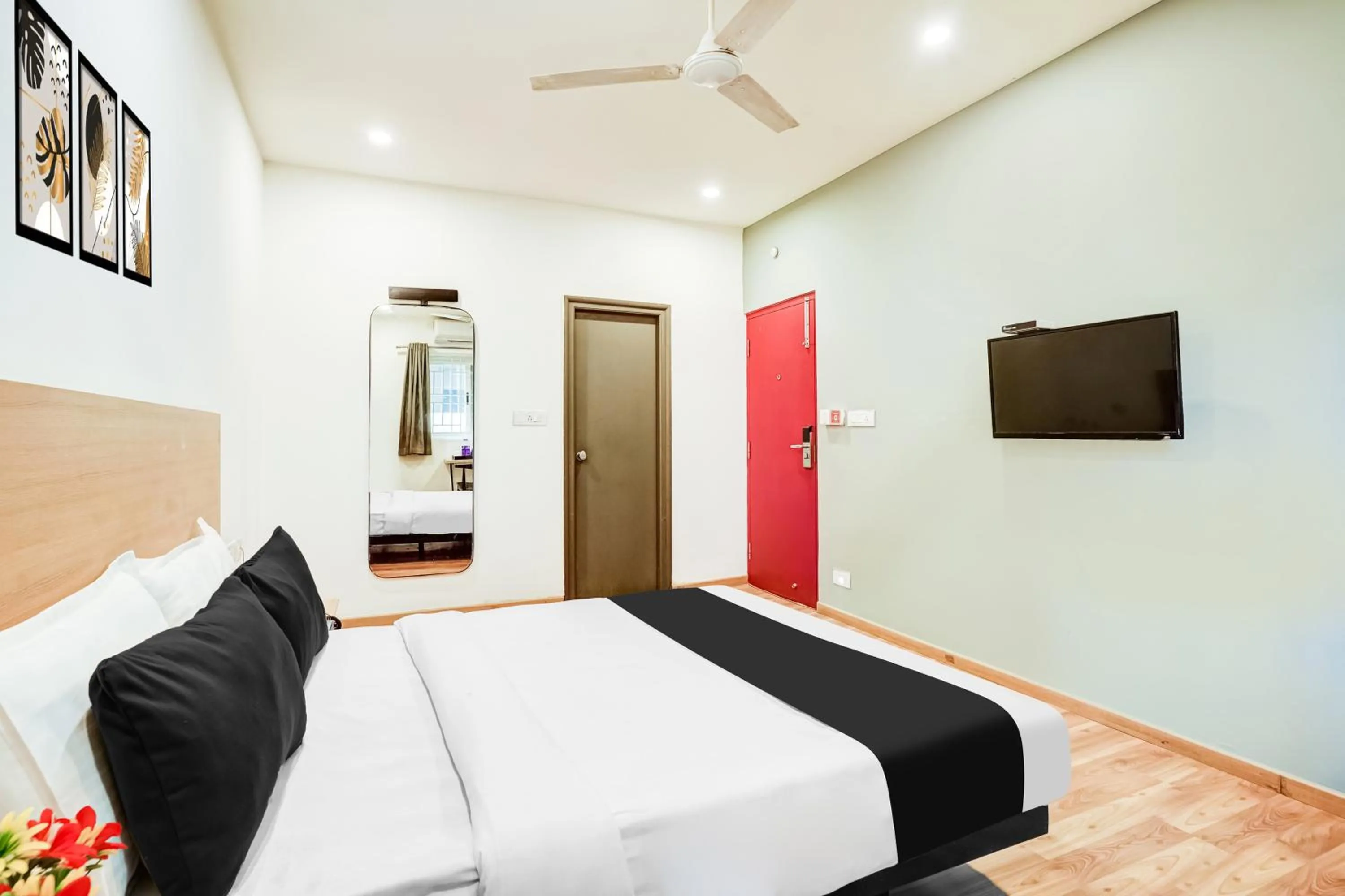 Bedroom, Bed in Super Townhouse RR Nagar