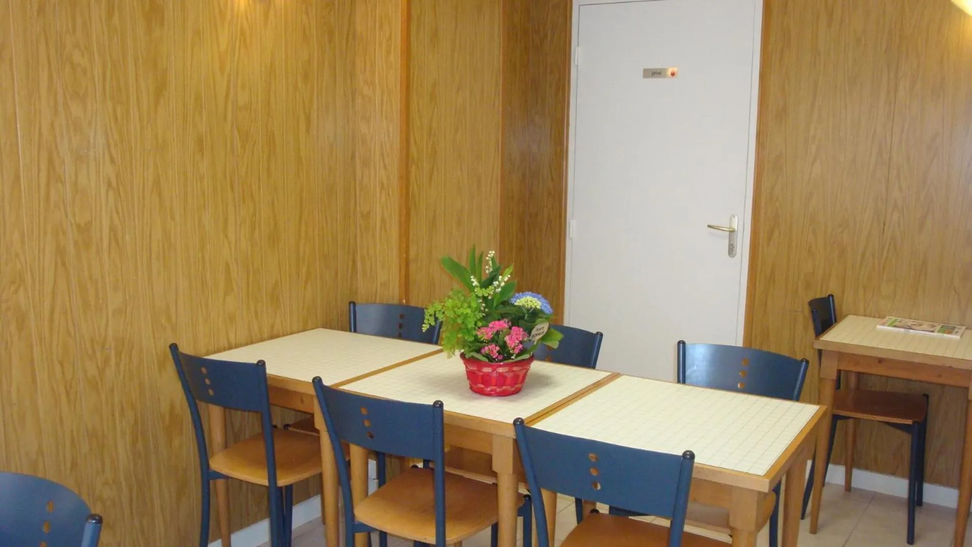 Restaurant/places to eat in Hotel des Vosges