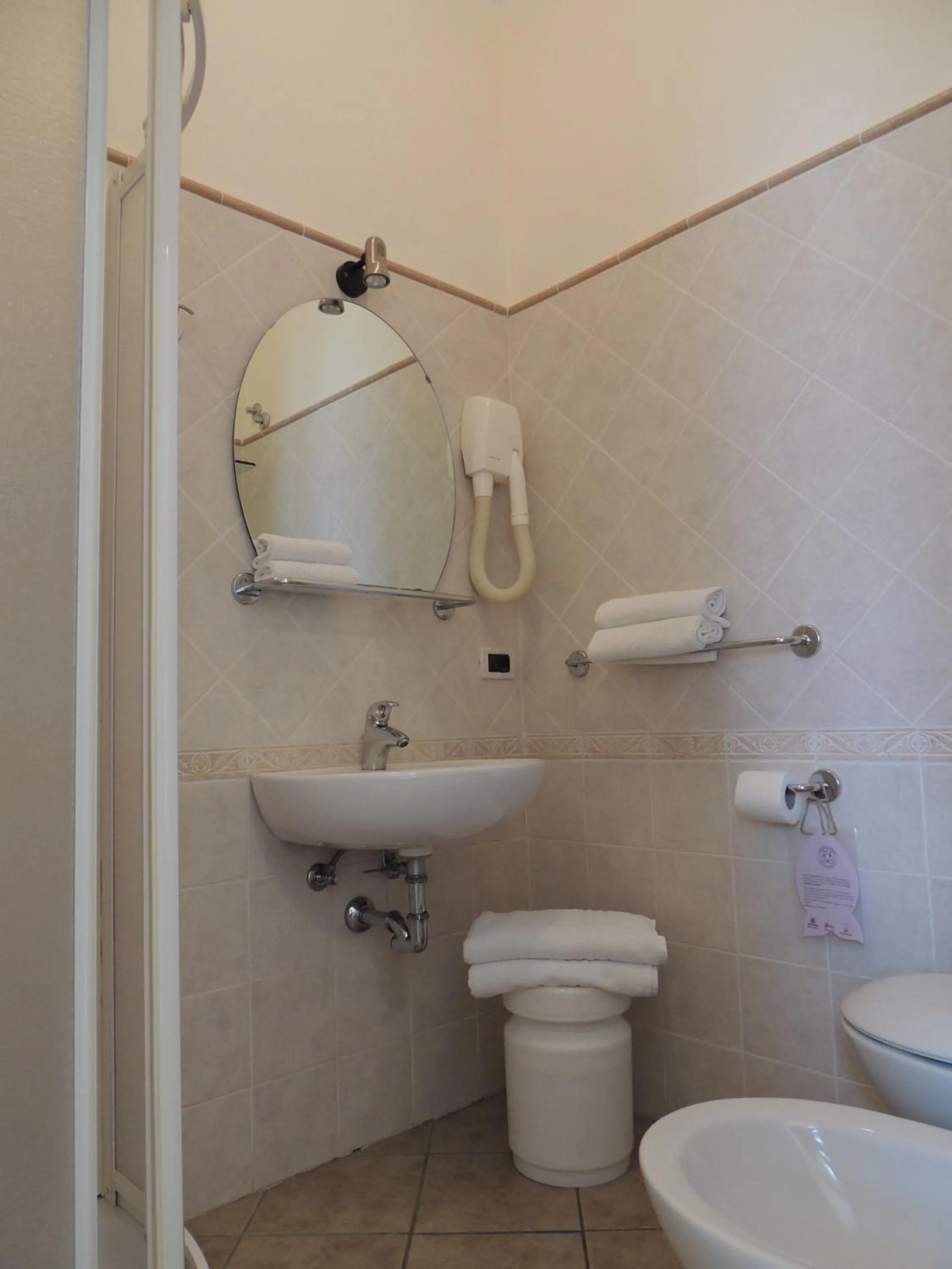 Shower in Hotel Donegal