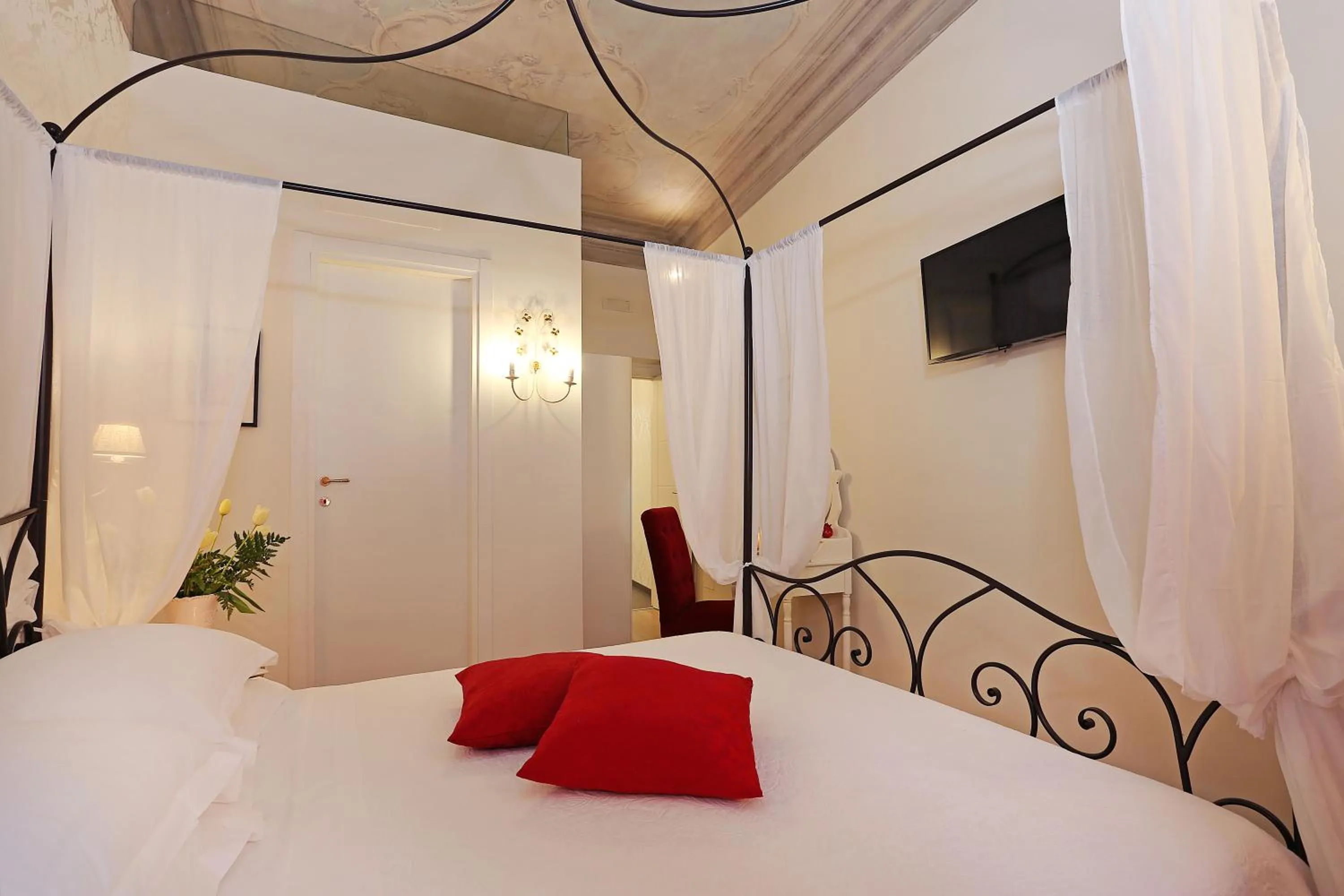 Bedroom, Bed in Daplace - HQH Colosseo