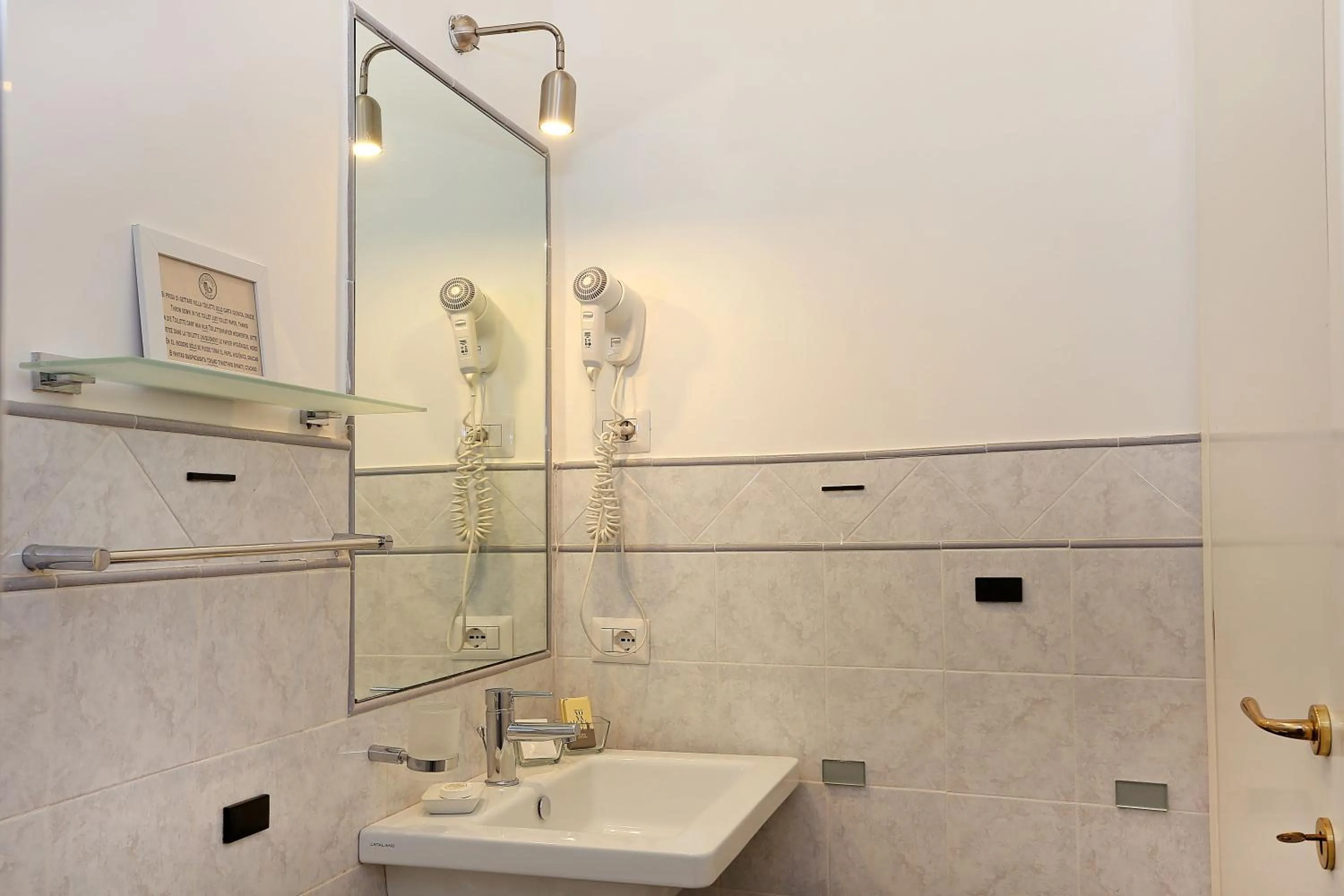 Bathroom in Daplace - HQH Colosseo