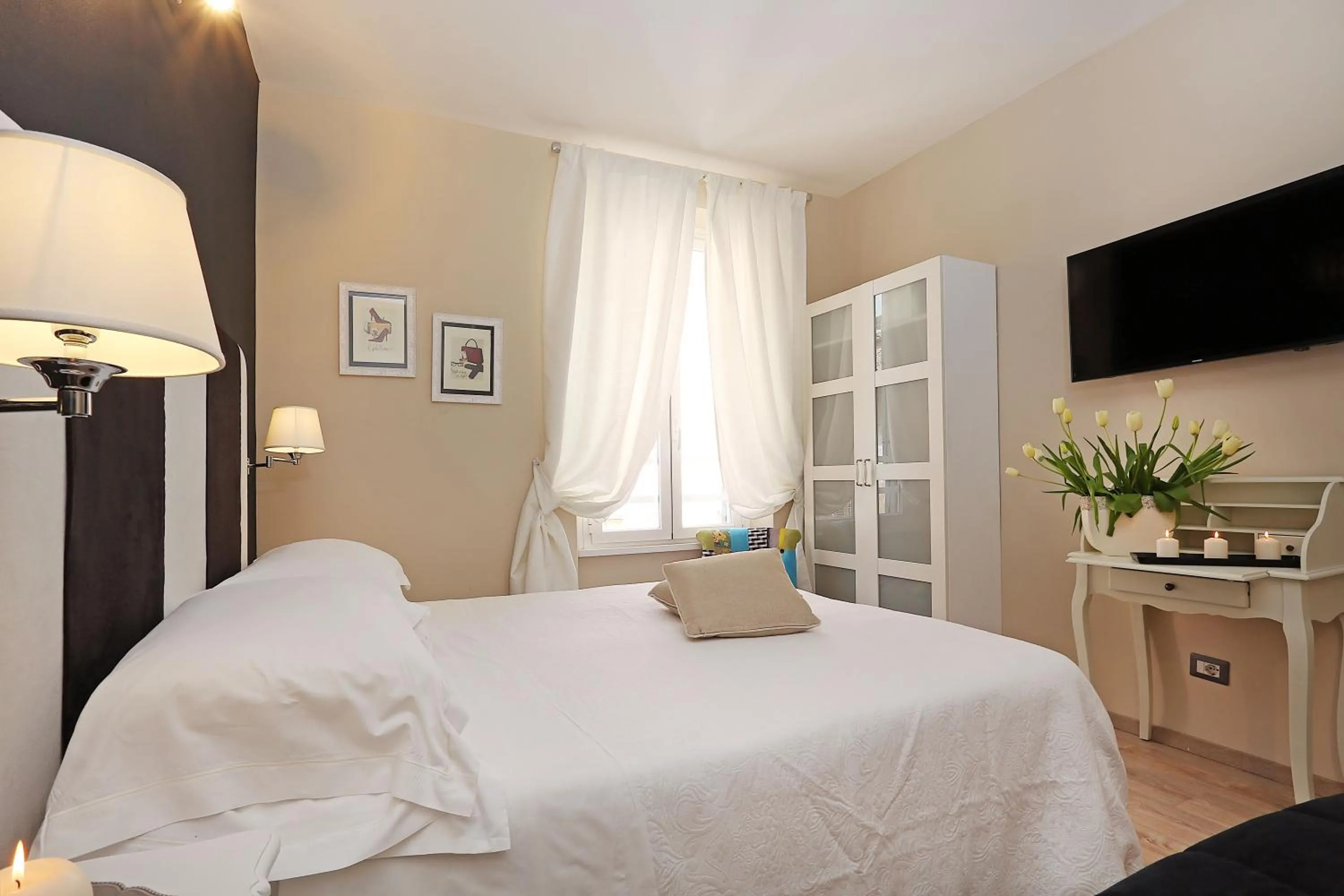 Bedroom, Bed in Daplace - HQH Colosseo